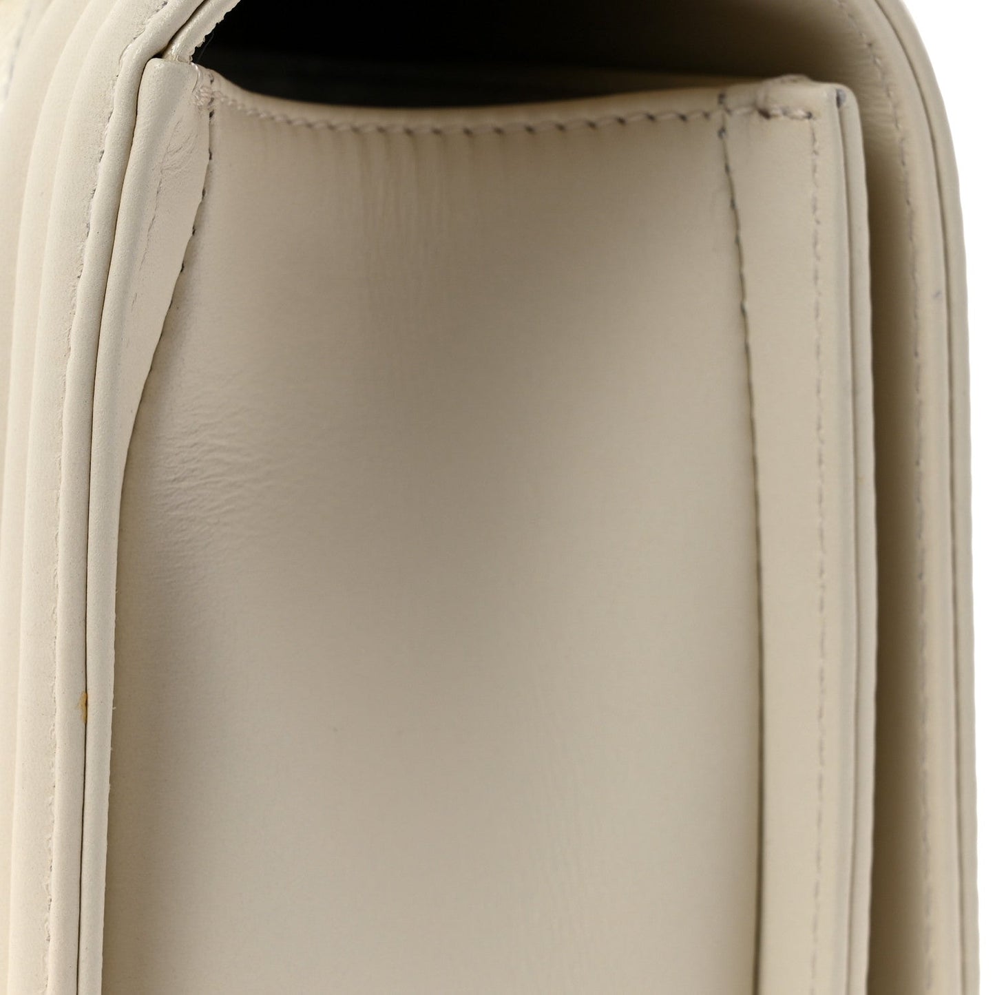 Caviar Calfskin Shiny Calfskin Chevron New Medium Boy Flap White