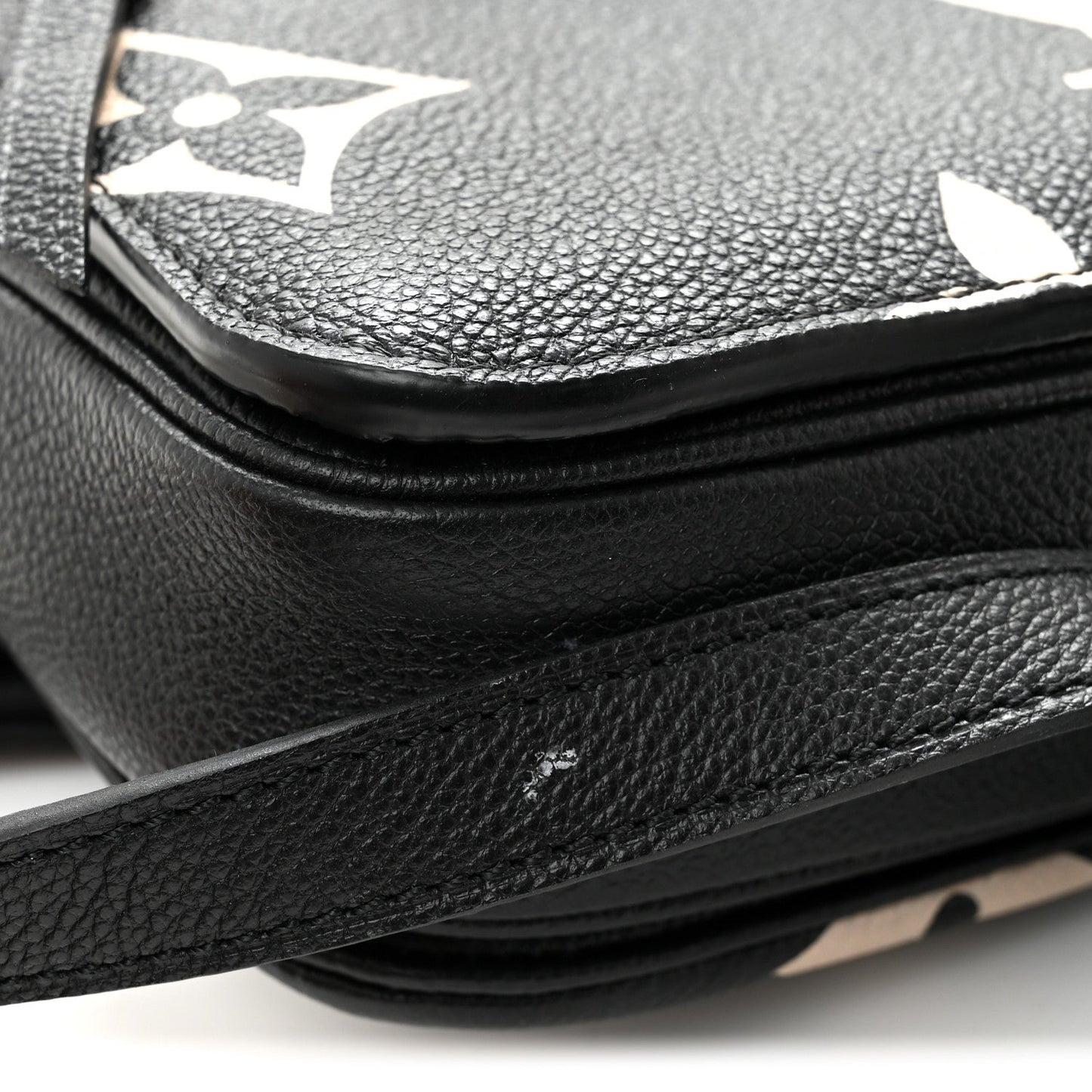 Empreinte Monogram Giant Pochette Metis Black Beige
