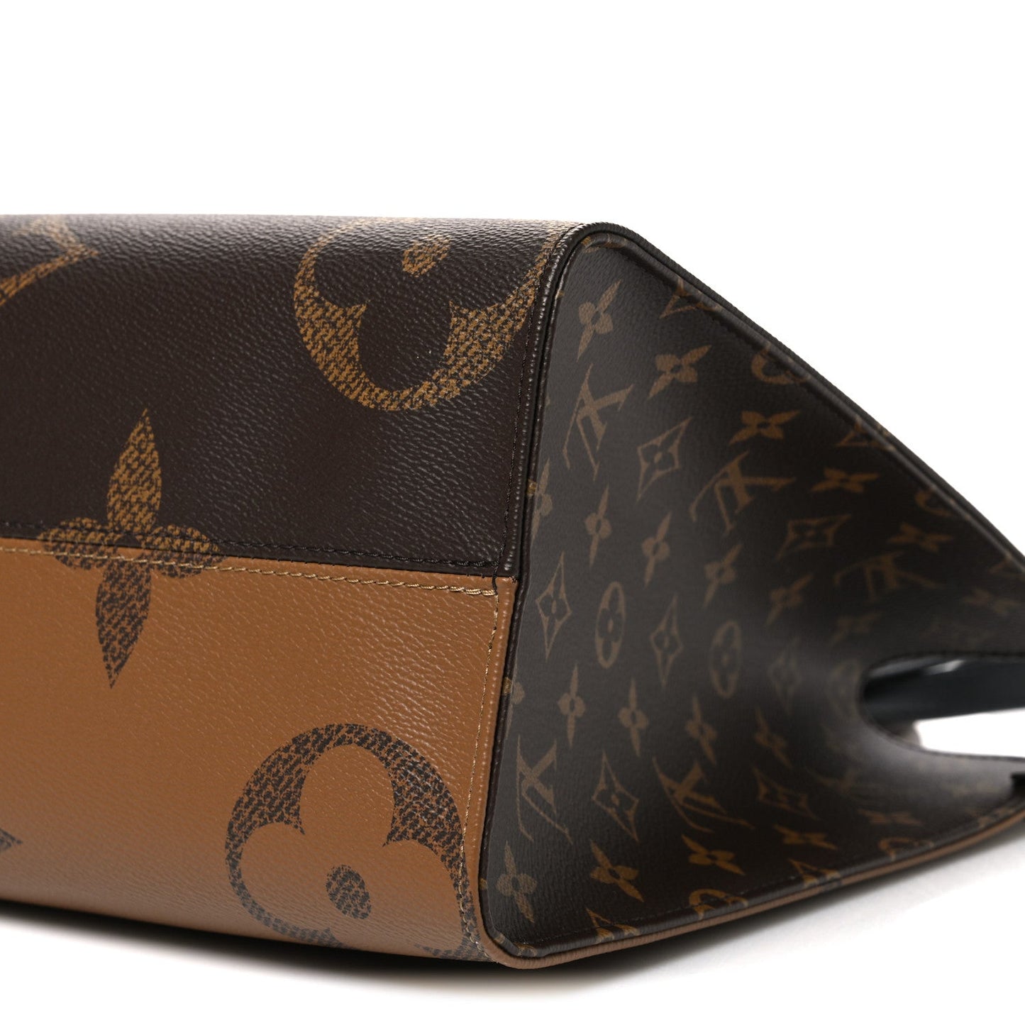 Reverse Monogram Giant Onthego MM