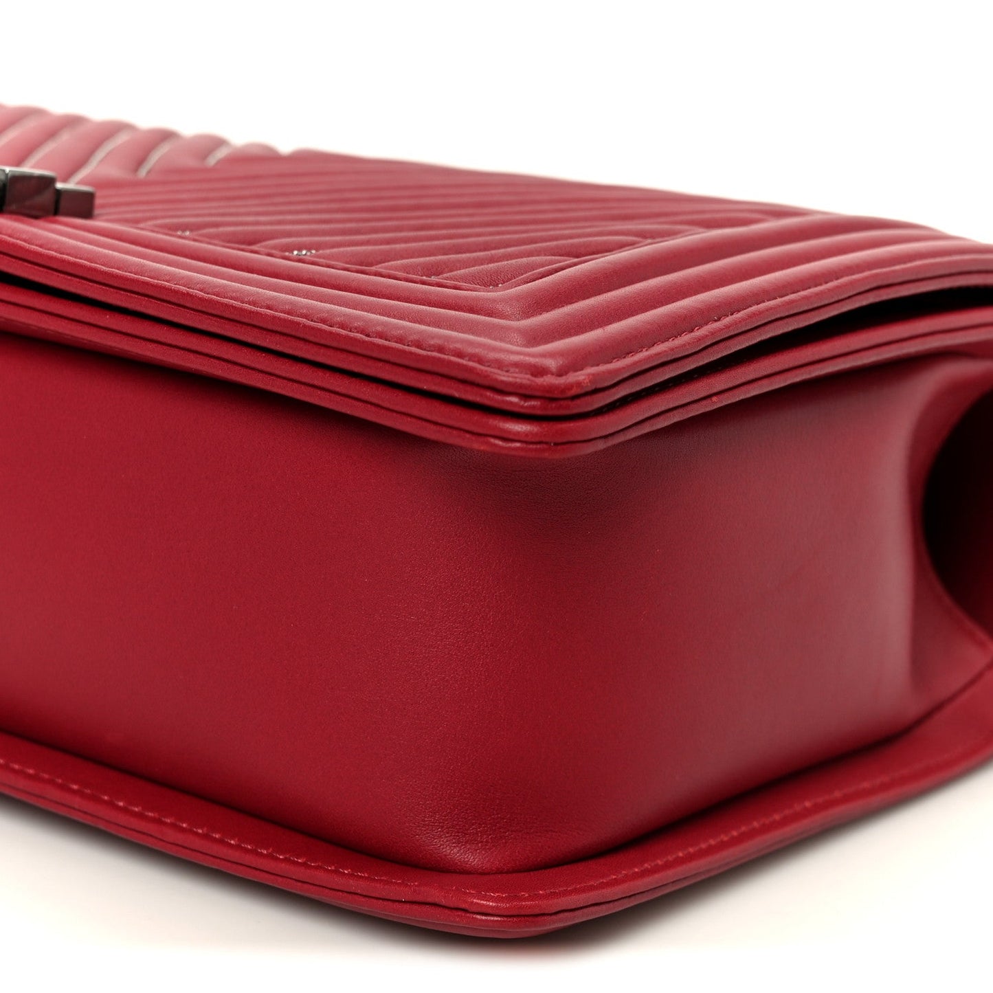 Calfskin Chevron Quilted New Medium Chain Boy Flap Red