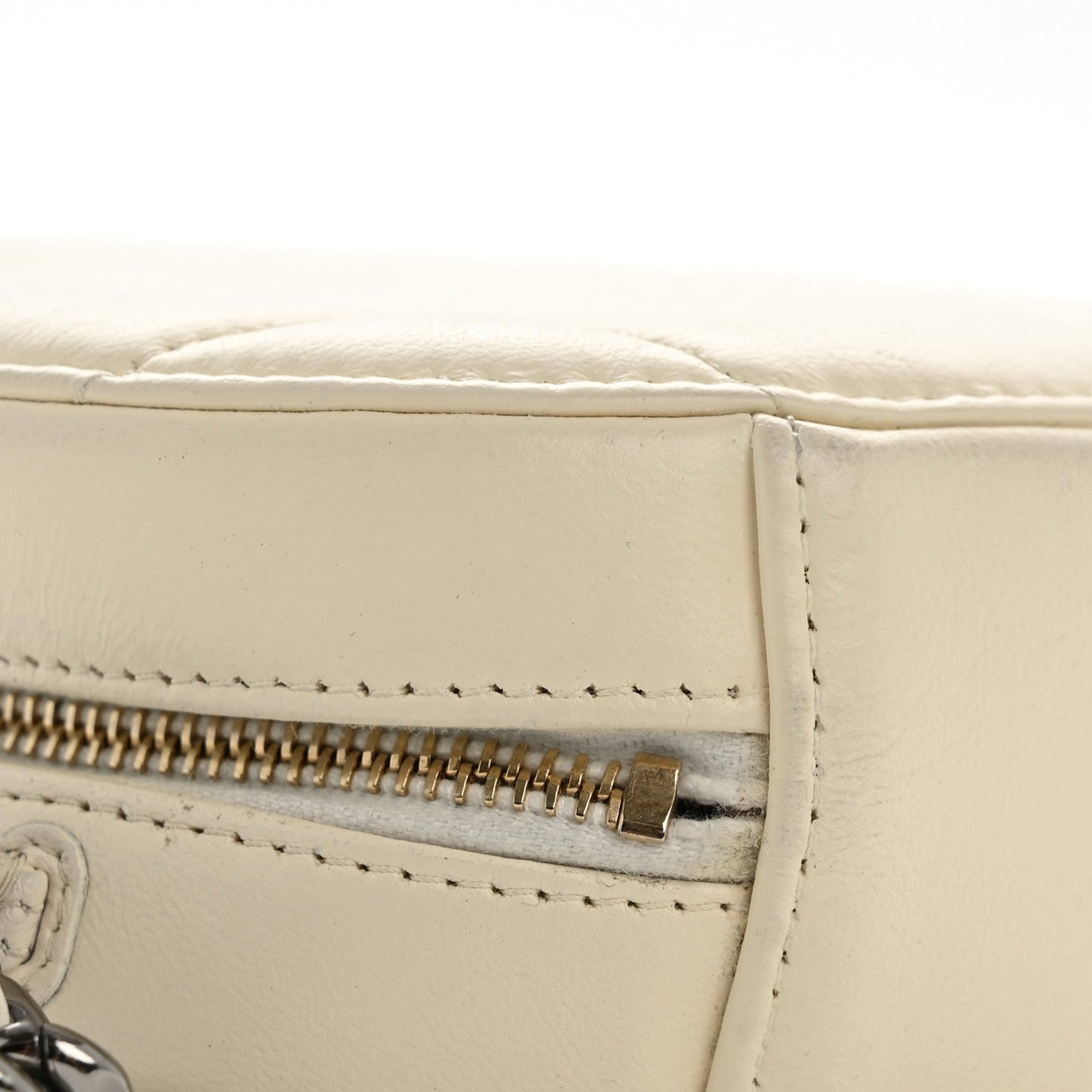 Lambskin Quilted Chanel 19 Round Clutch With Chain White