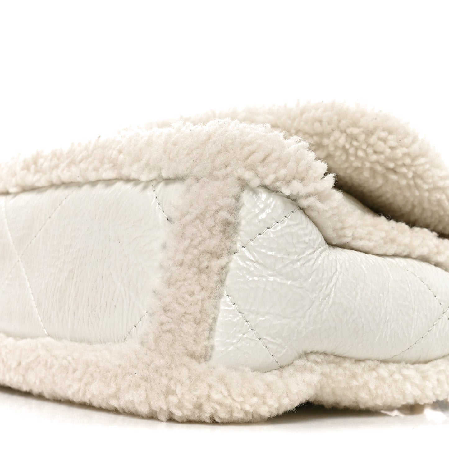 Crumpled Calfskin Shearling Sheepskin Medium Chanel 19 Flap White