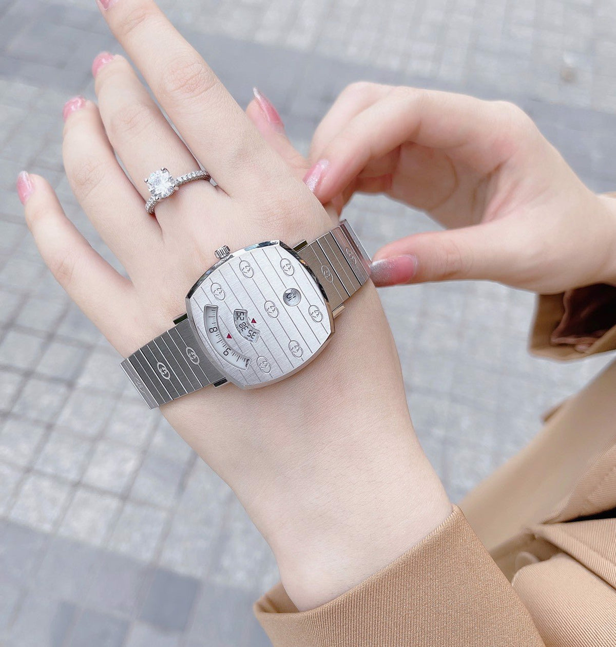 Gucci Grip Quartz Silver Dial Silver Steel Strap Watch For Women - YA157401