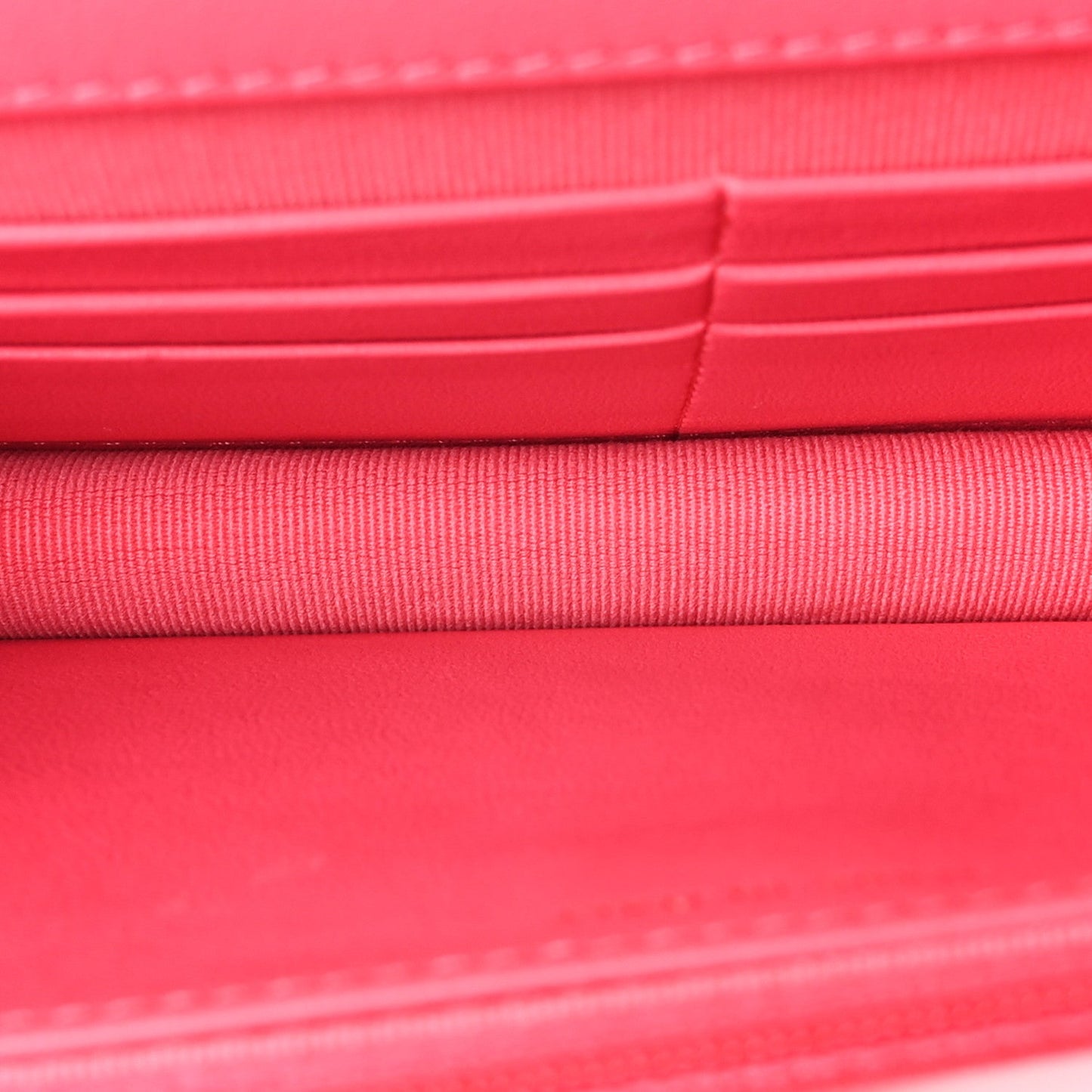 Caviar Quilted Sweetheart Wallet On Chain WOC Fuchsia