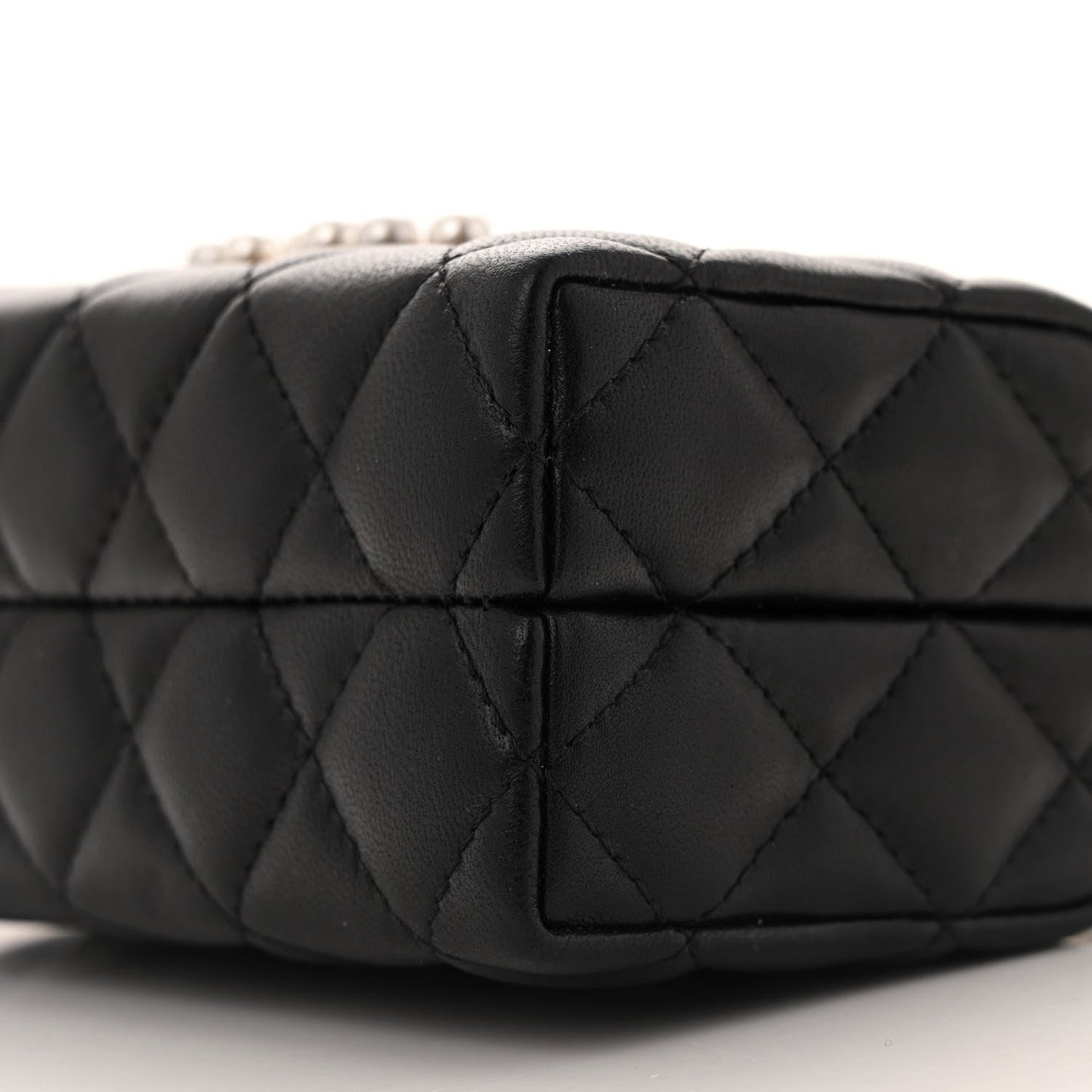 Lambskin Quilted Pearl CC Vanity Case Black