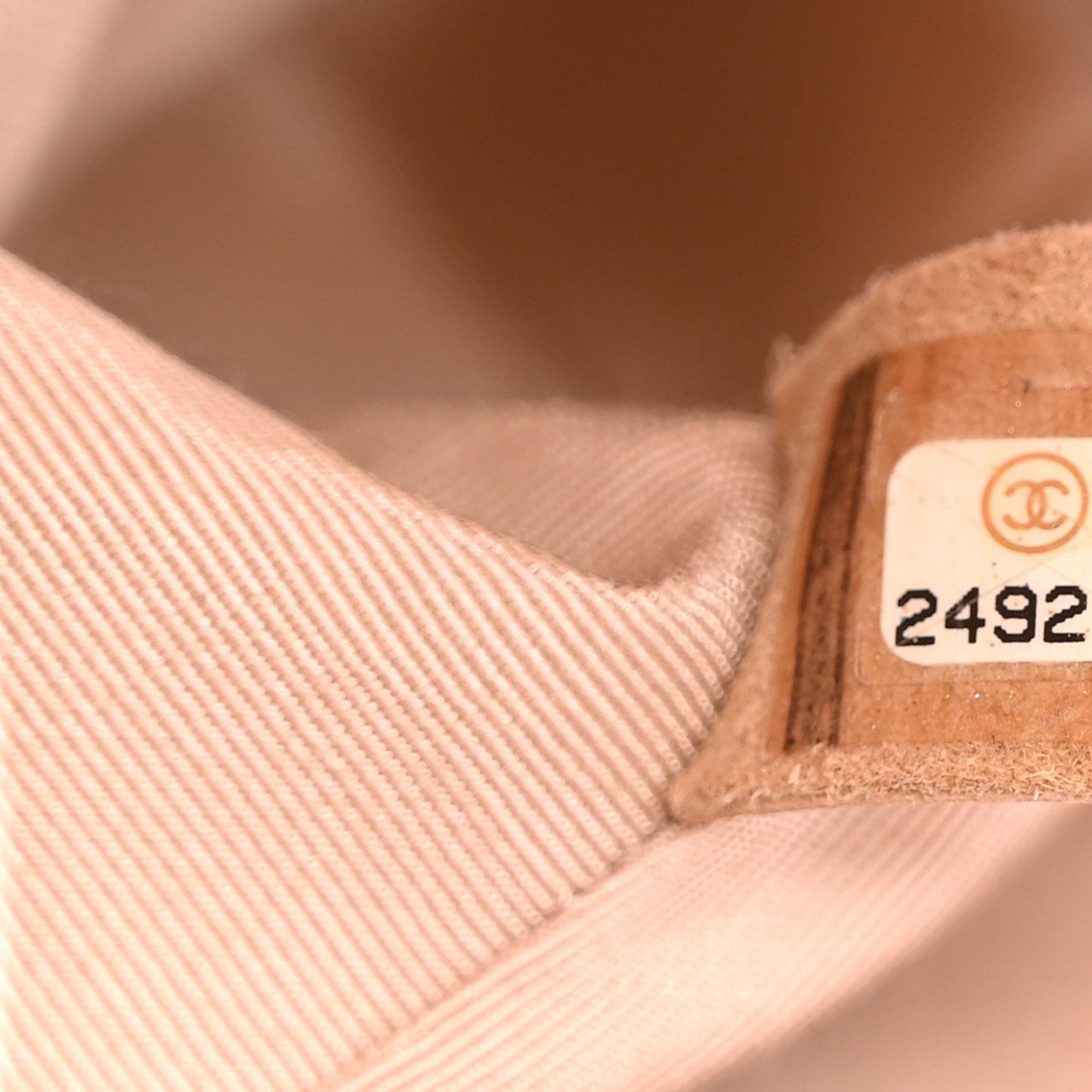 Caviar Chevron Quilted Medium Boy Flap Light Pink
