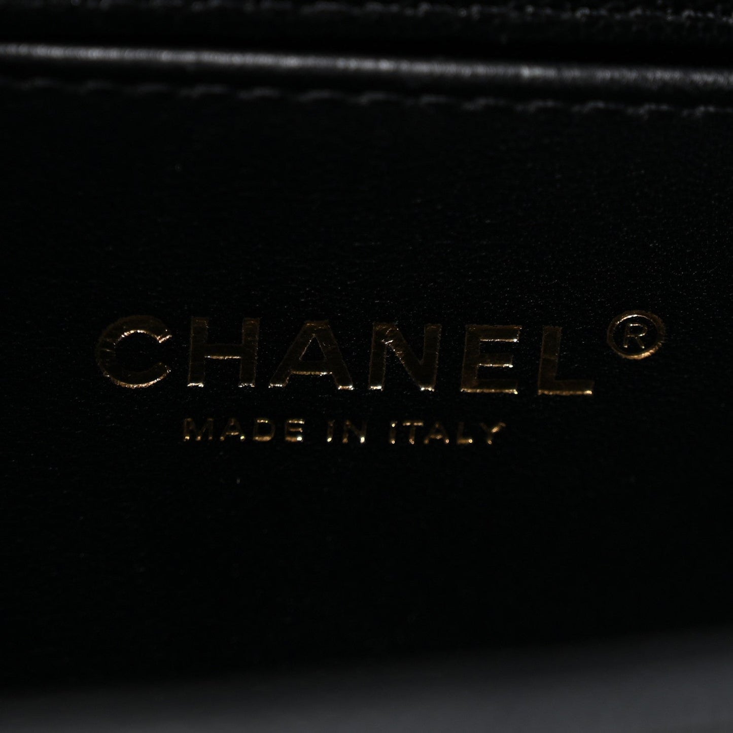 Caviar Quilted Medium Chain Around Boy Flap Black