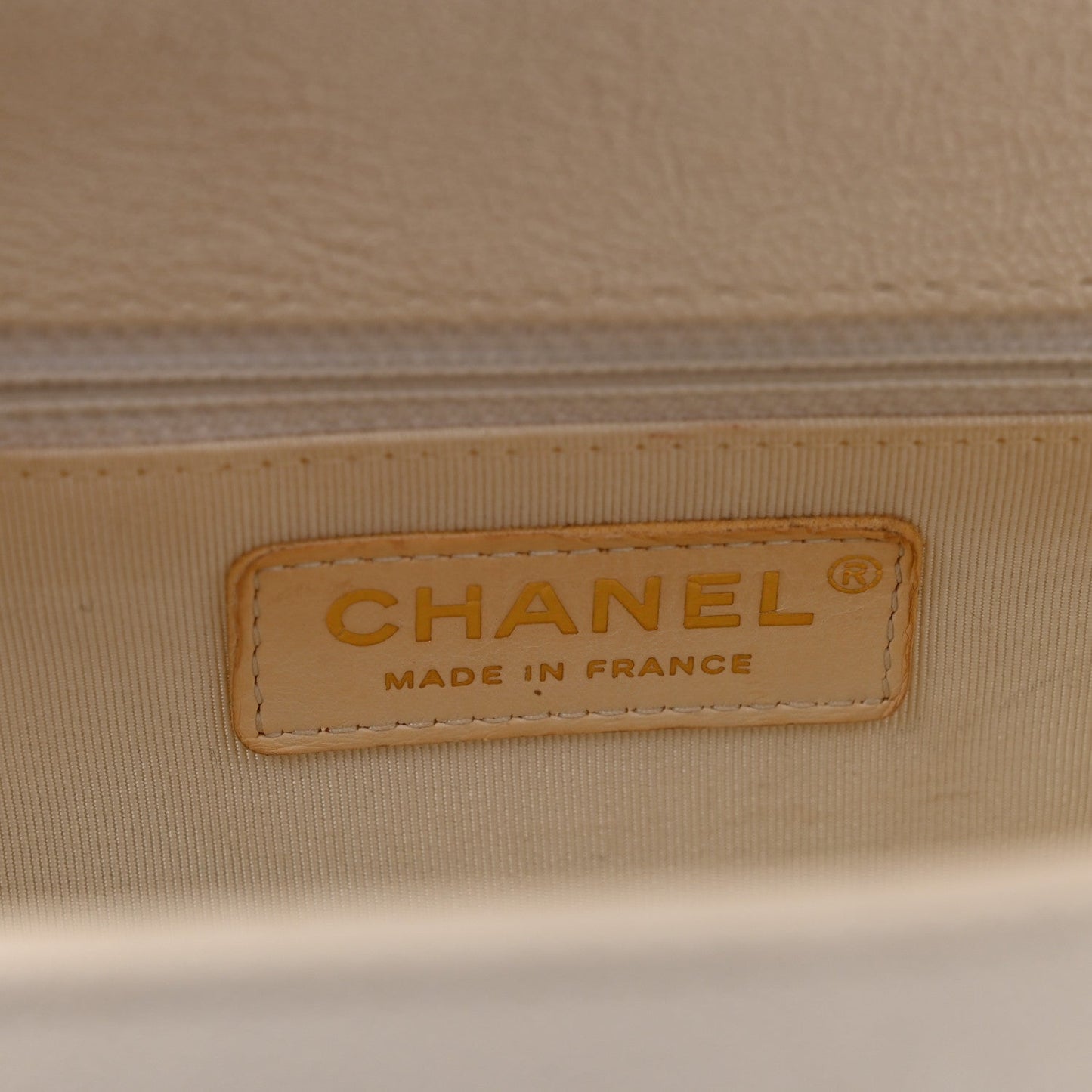 Caviar Quilted New Medium Boy Flap White