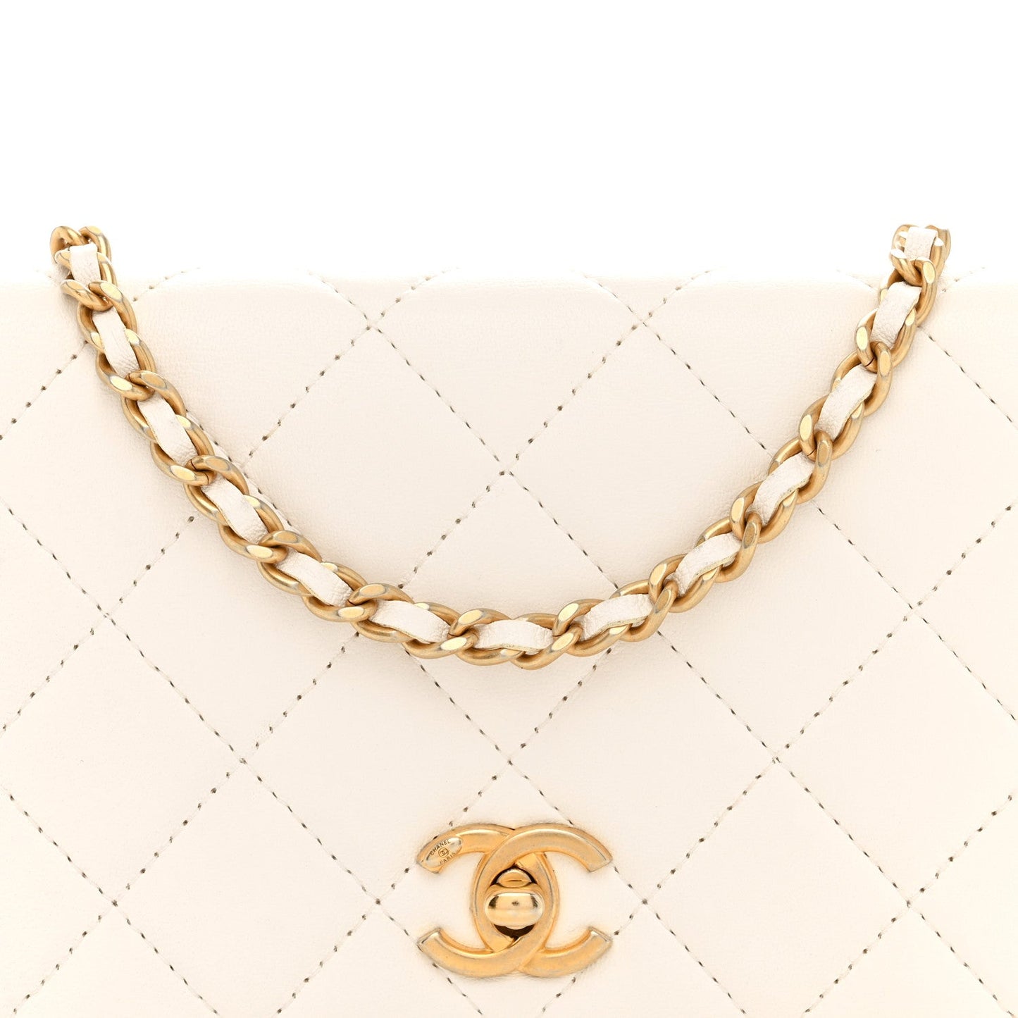 Lambskin Quilted CC Pearl Crush Wallet on Chain WOC White