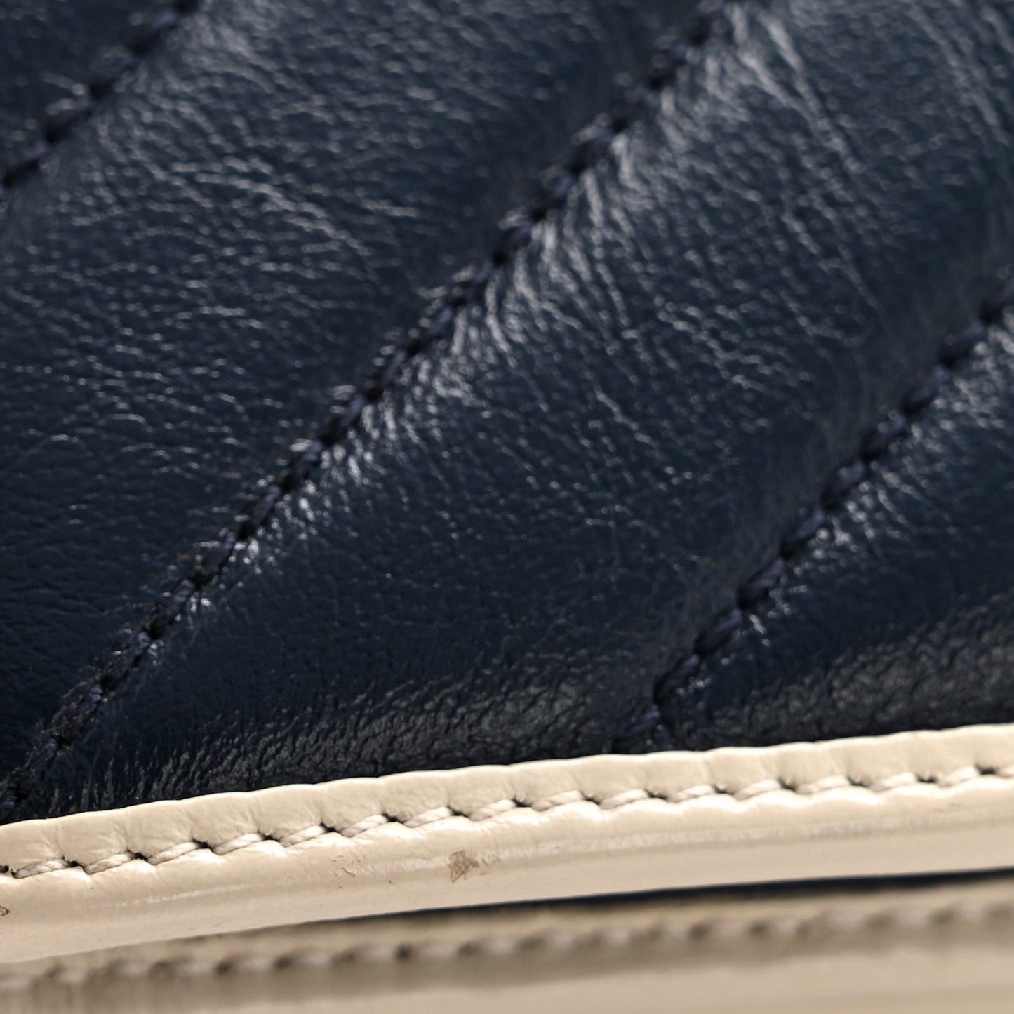 Vintage Effect Calfskin Matelasse Diagonal Torchon GG Marmont Continental Wallet Blue Agata Mystic White