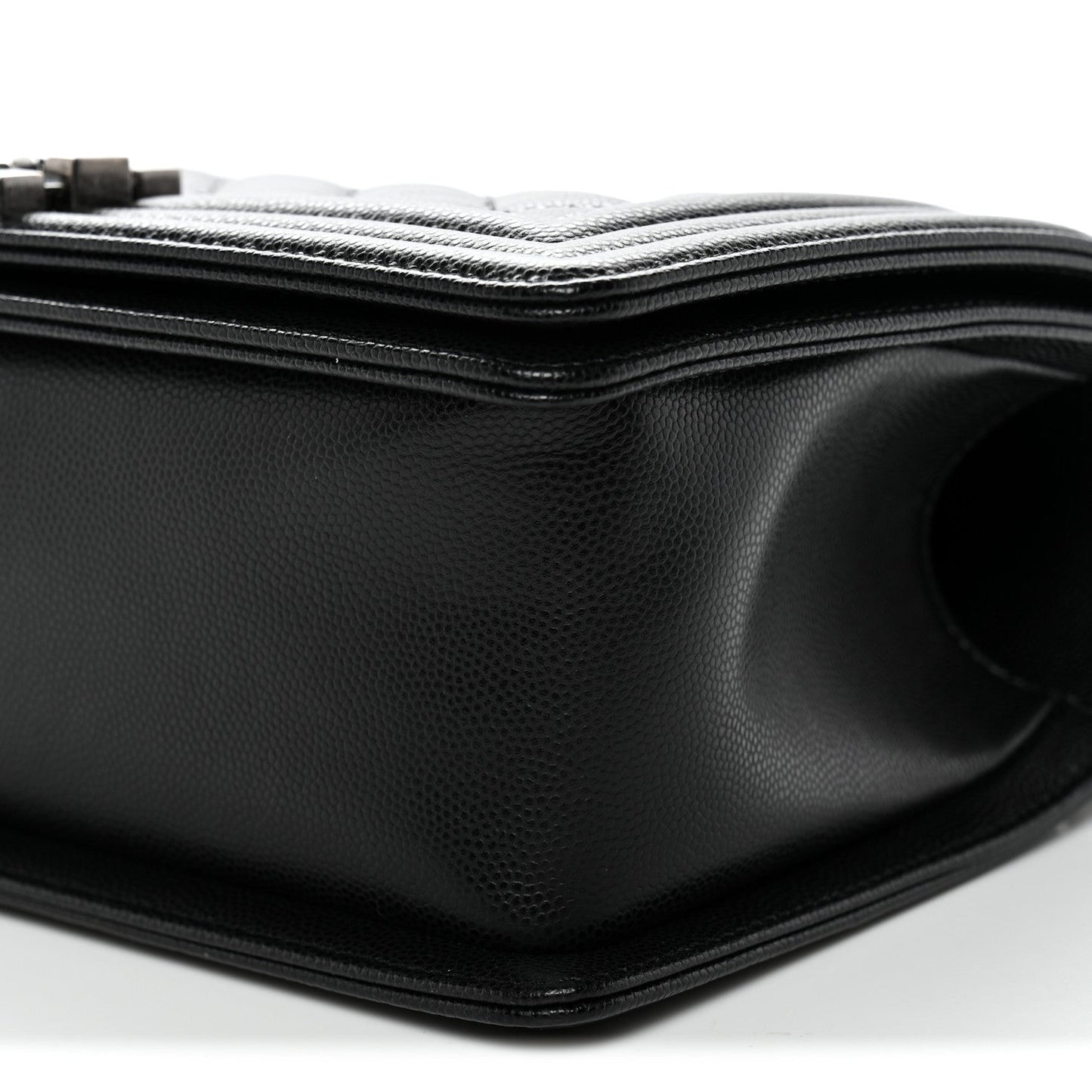 Caviar Quilted Medium Boy Flap Black