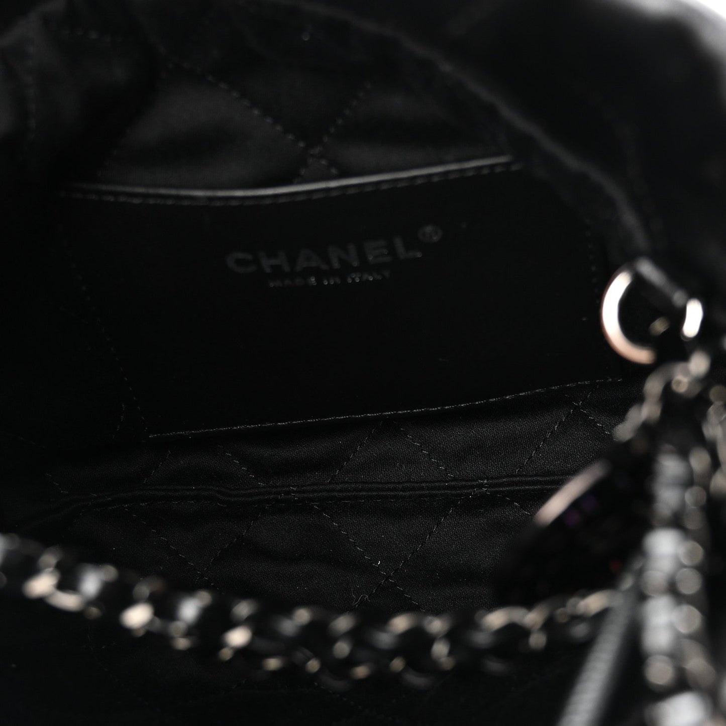 Shiny Calfskin Quilted Mini Chanel 22 So Black