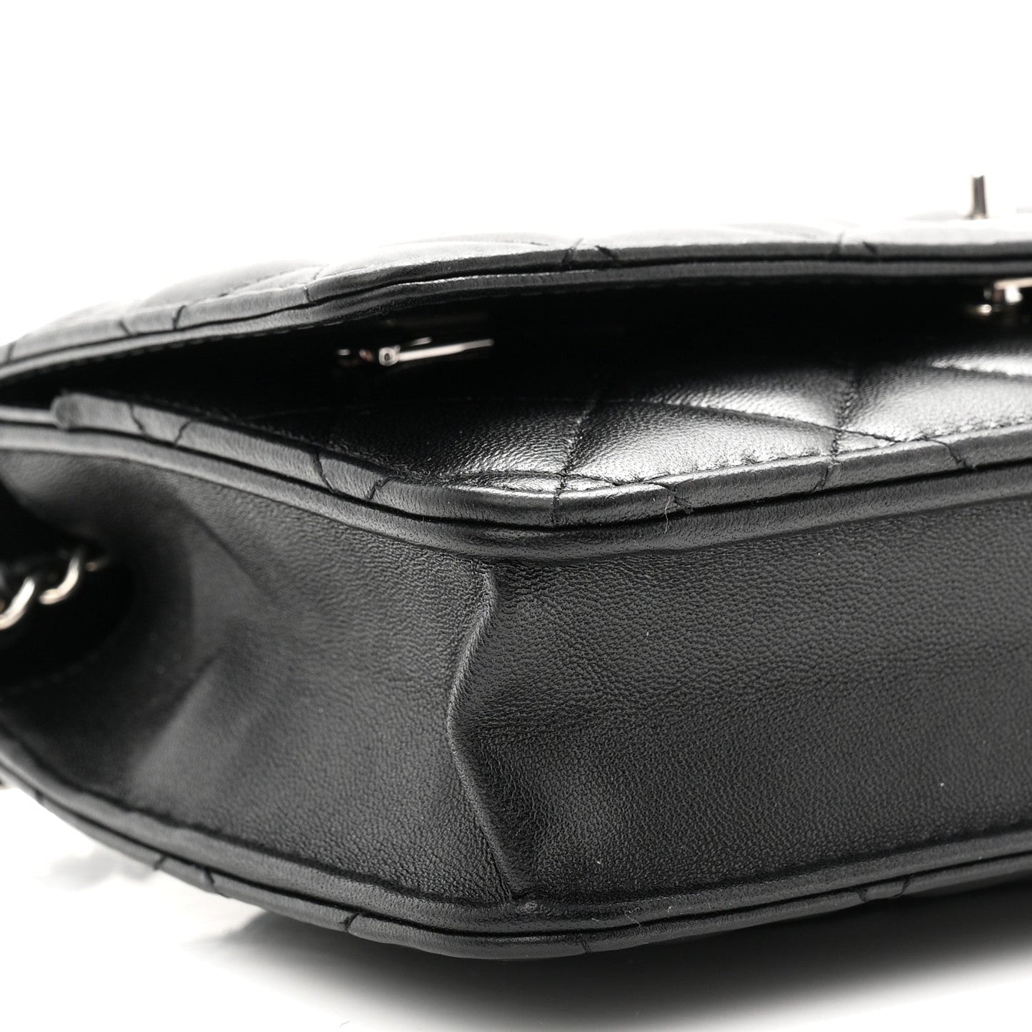 Lambskin Quilted CC Turnlock Wallet On Chain WOC Black