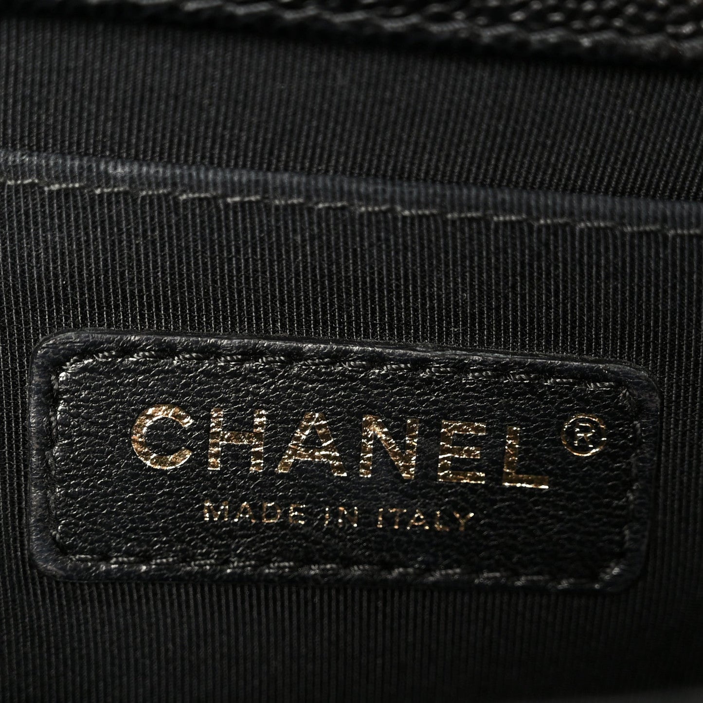 Caviar Chevron Quilted Medium Boy Flap Black