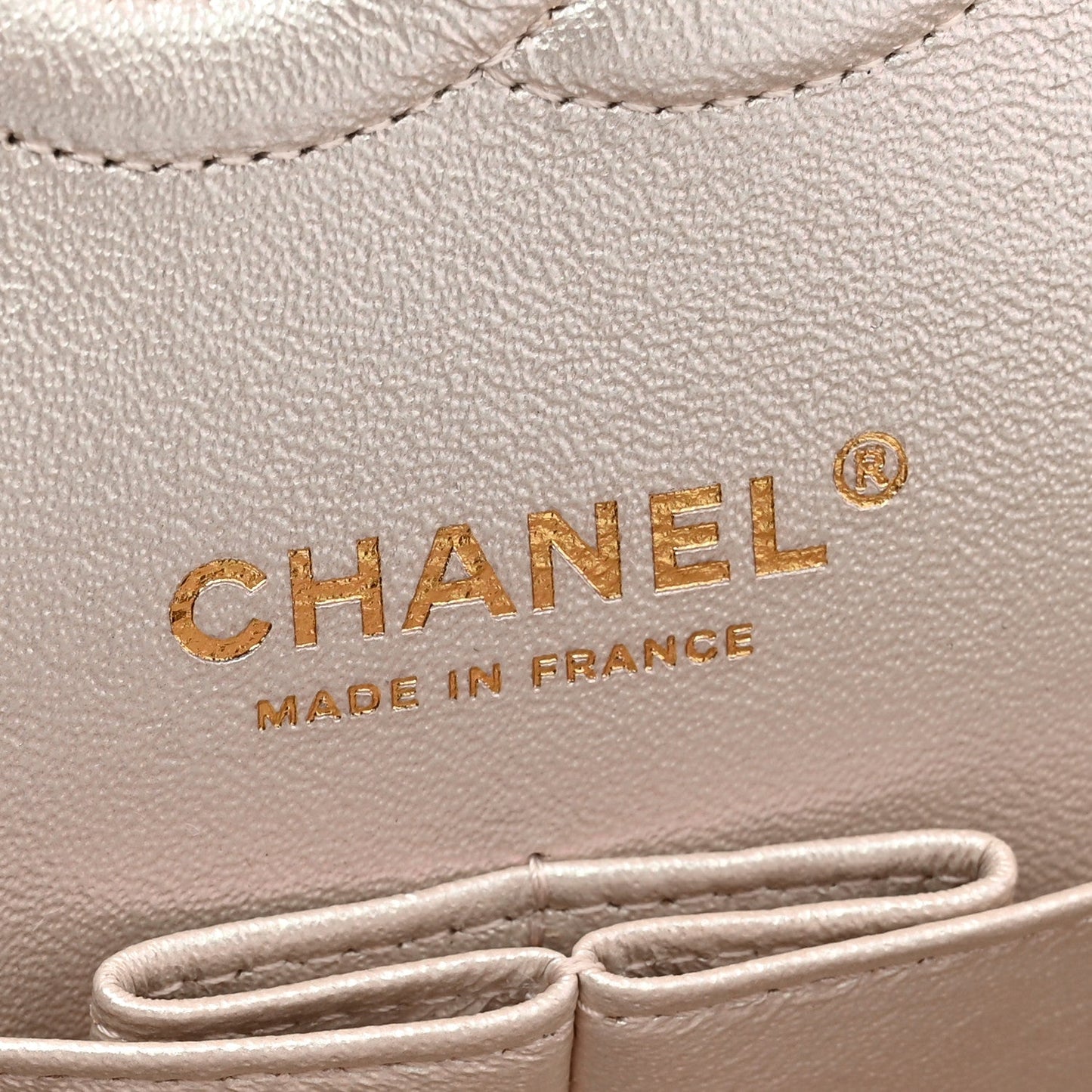 Iridescent Lambskin Quilted Medium Double Flap Ivory