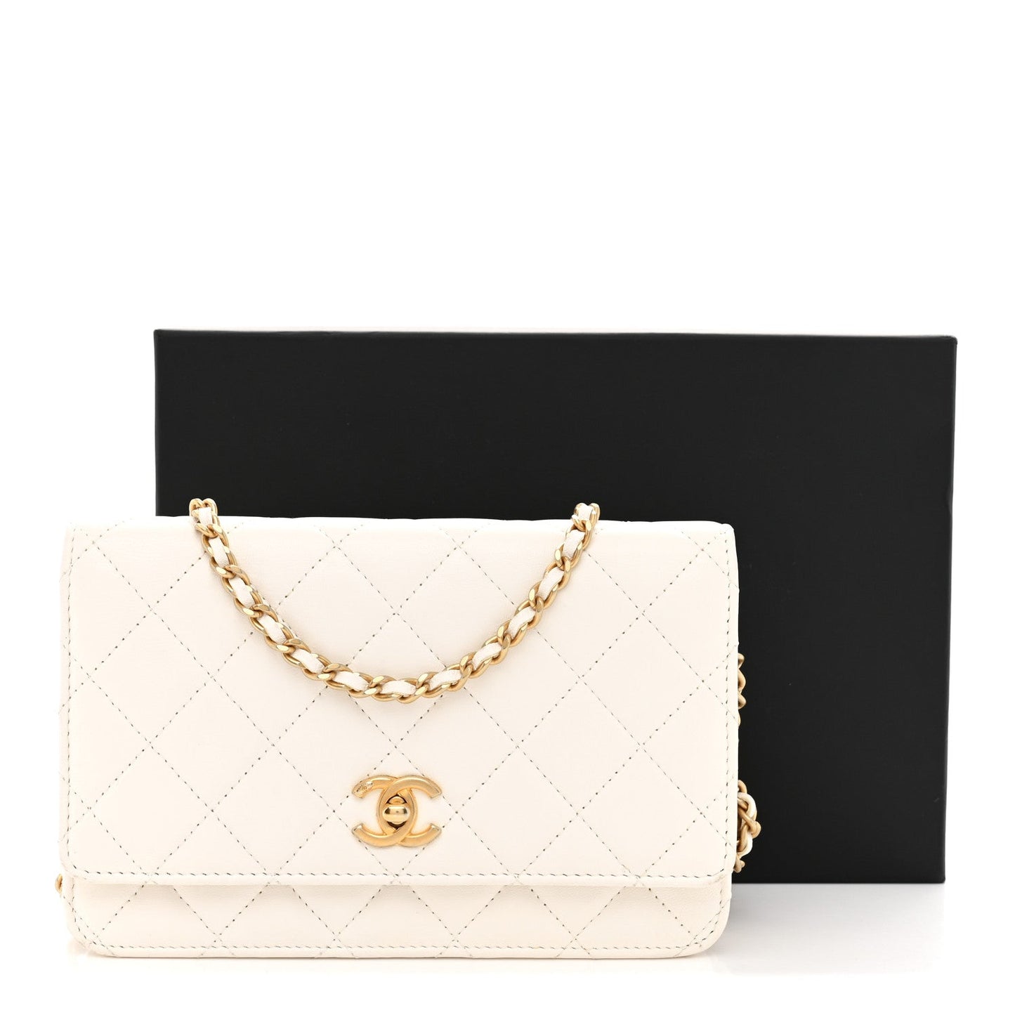 Lambskin Quilted CC Pearl Crush Wallet on Chain WOC White