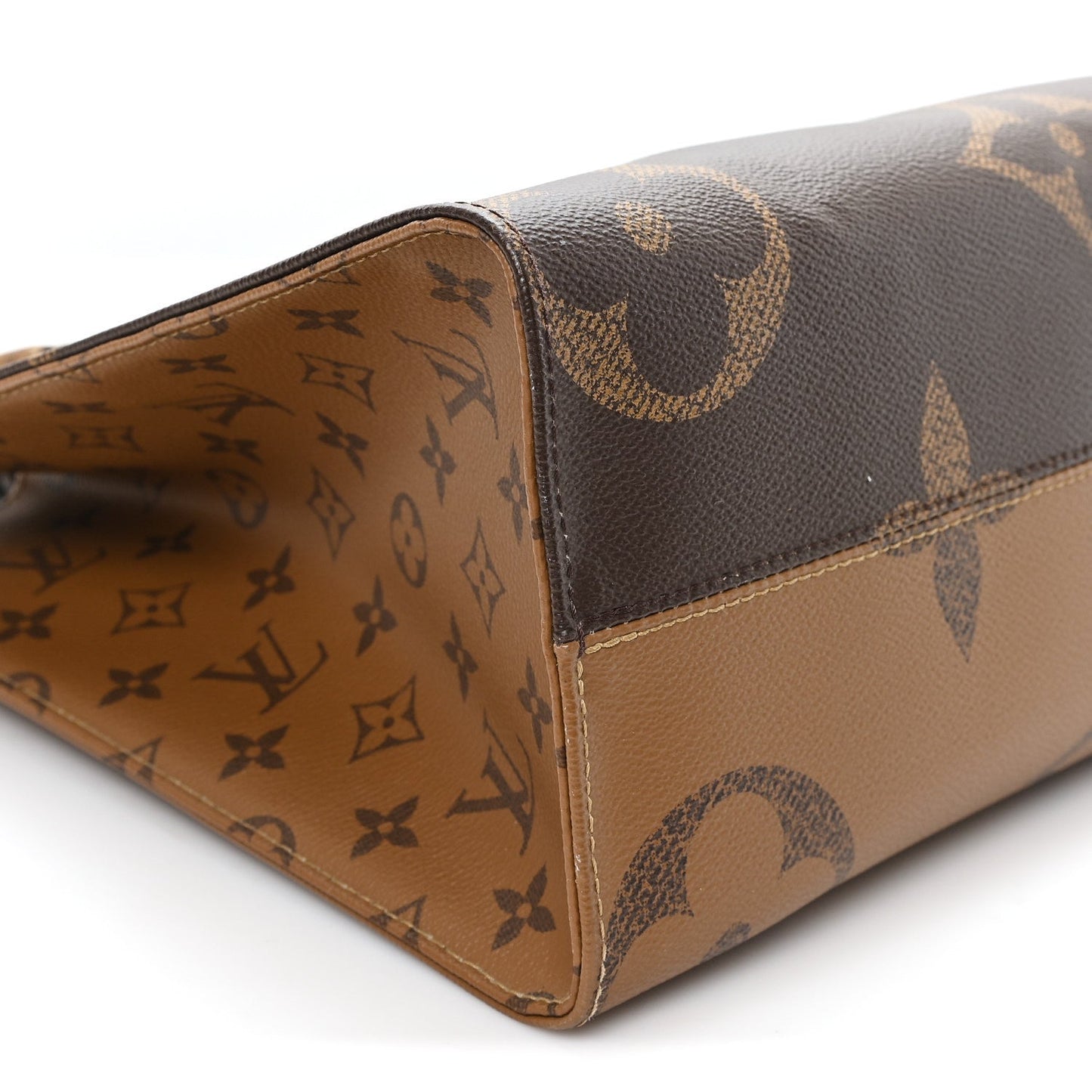 Reverse Monogram Giant Onthego MM