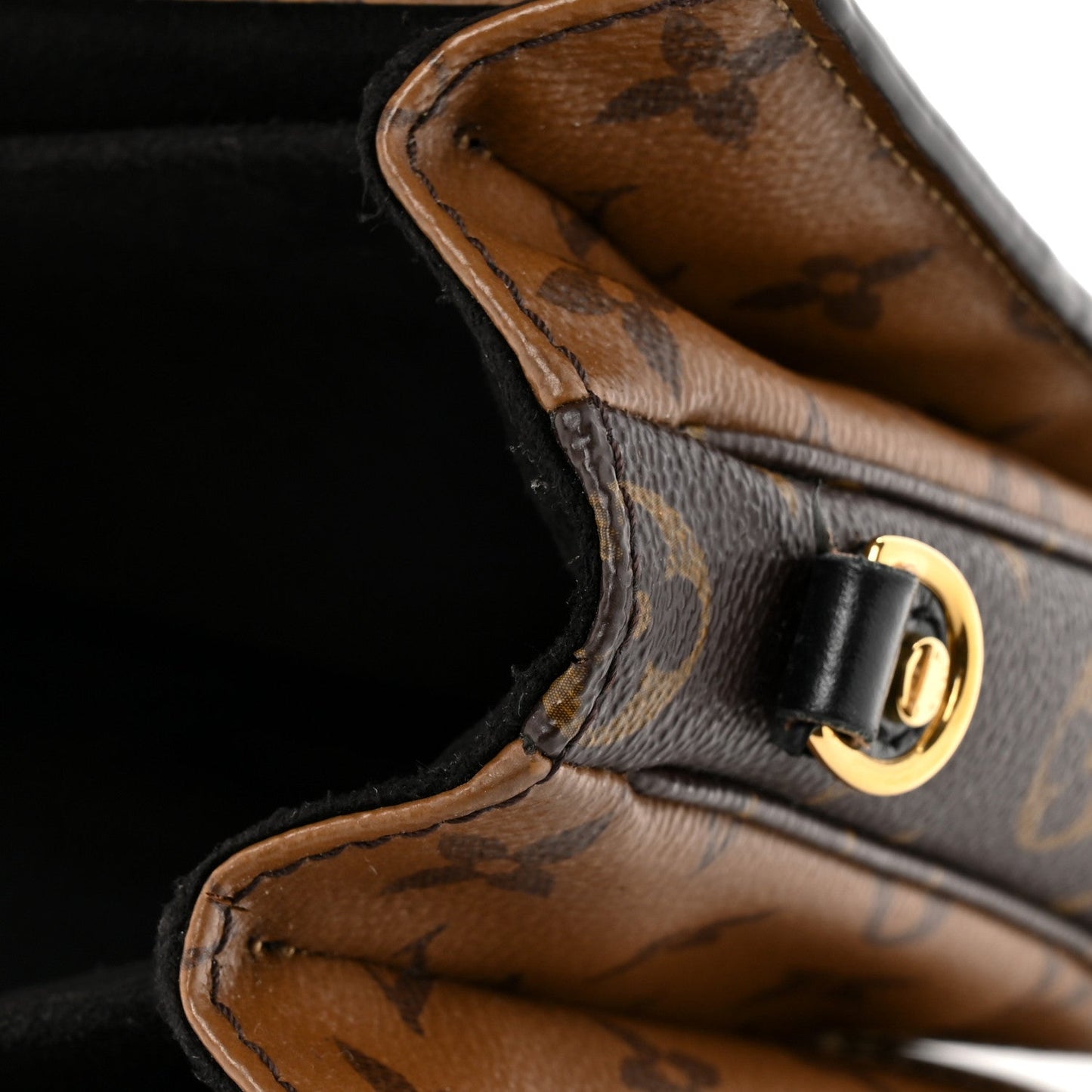 Reverse Monogram Pochette Metis