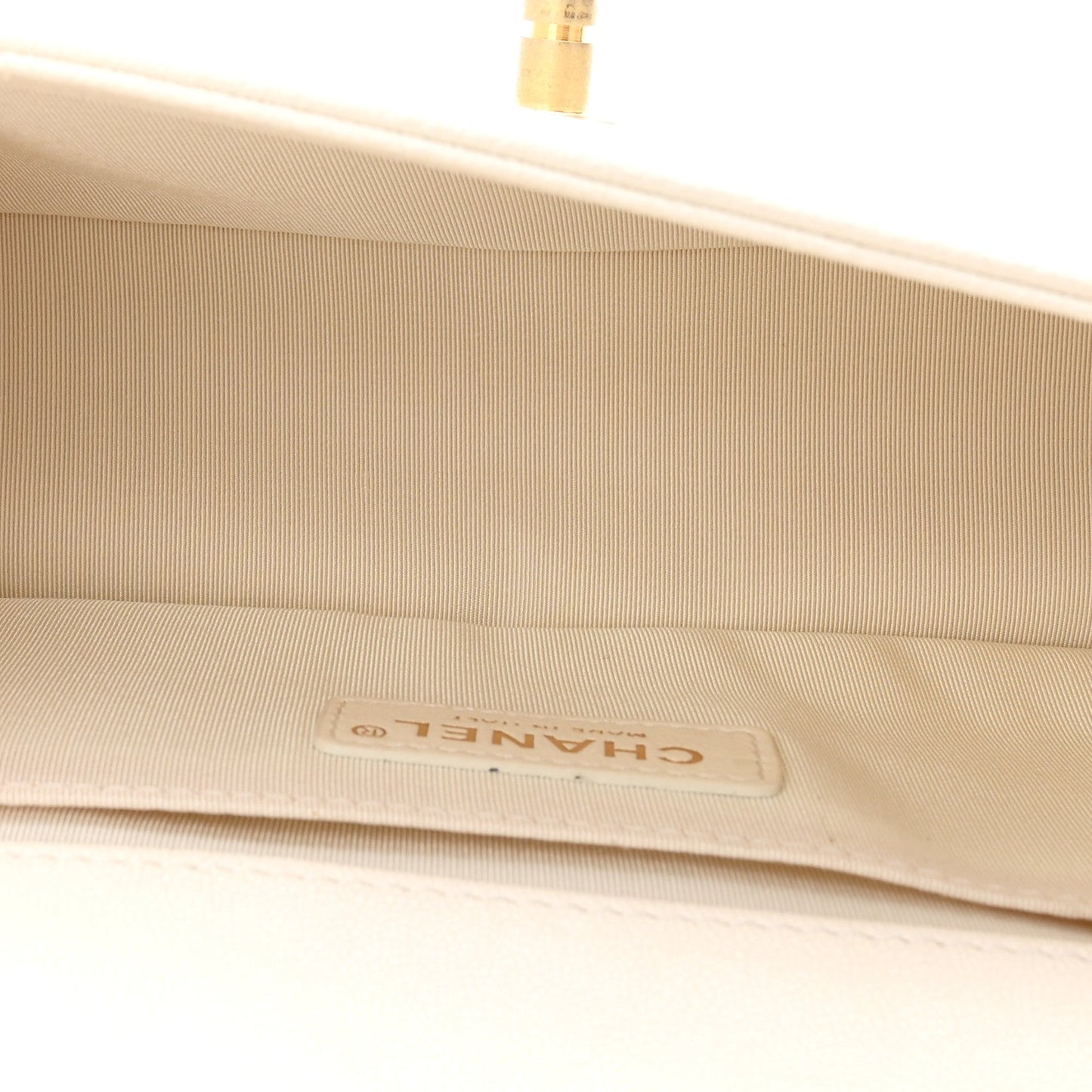 Caviar Quilted Medium Boy Flap White