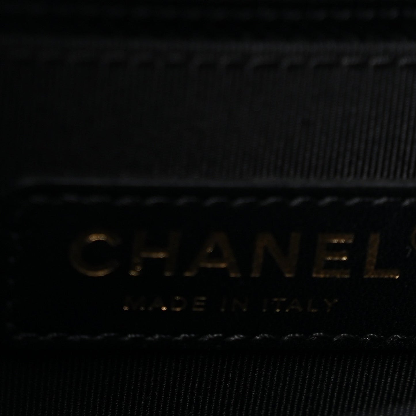 Caviar Chevron Quilted New Medium Boy Flap Black