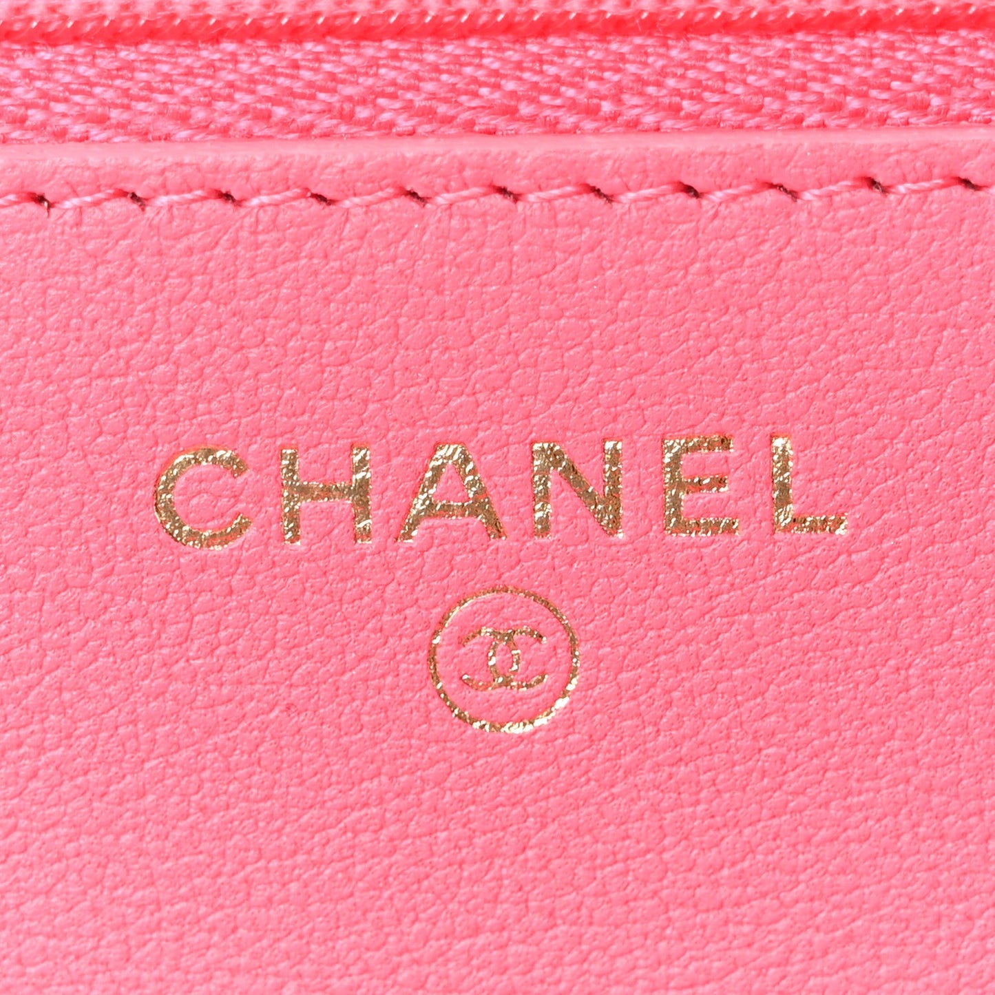 Caviar Quilted Sweetheart Wallet On Chain WOC Fuchsia