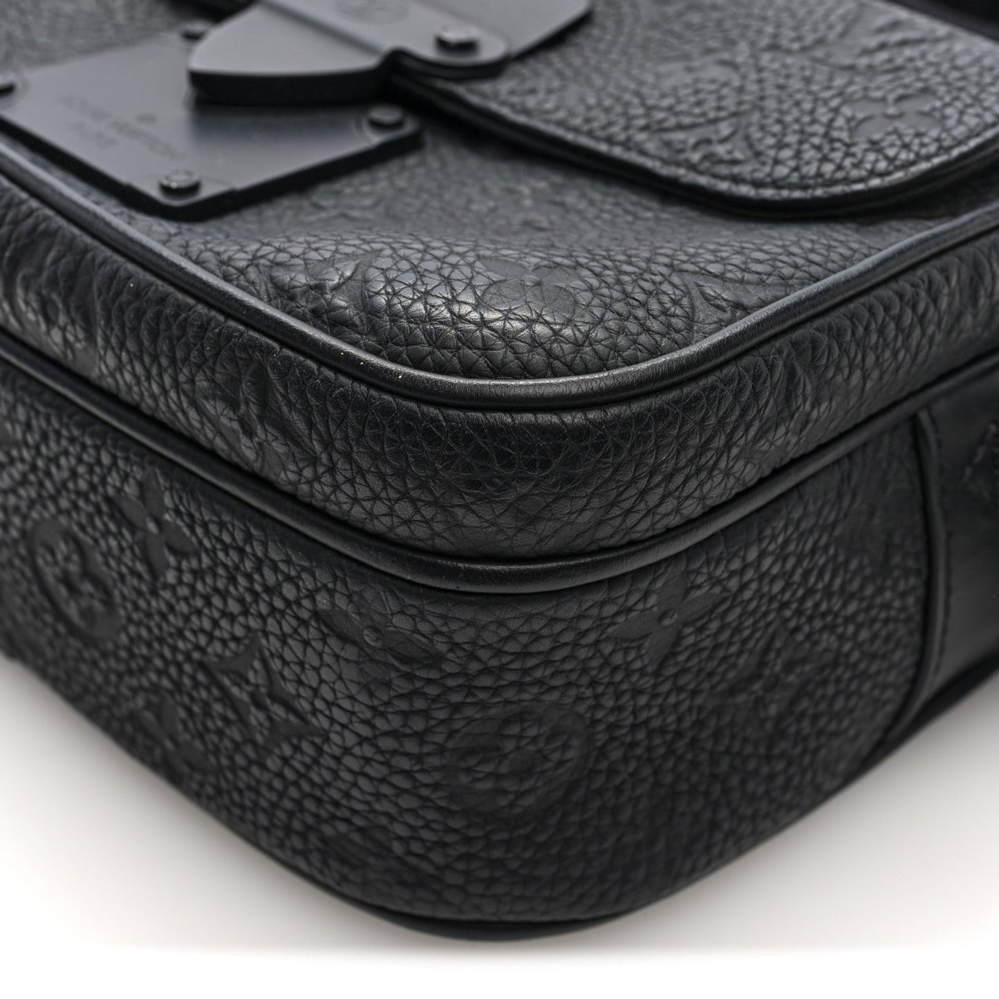 Taurillon Monogram S Lock Messenger Black