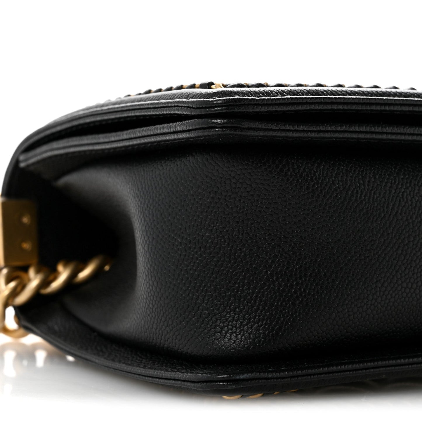 Caviar Quilted Medium Chain Around Boy Flap Black