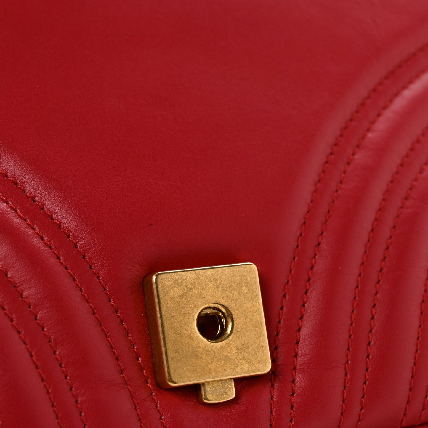 Calfskin Matelasse Small GG Marmont Shoulder Bag Hibiscus Red