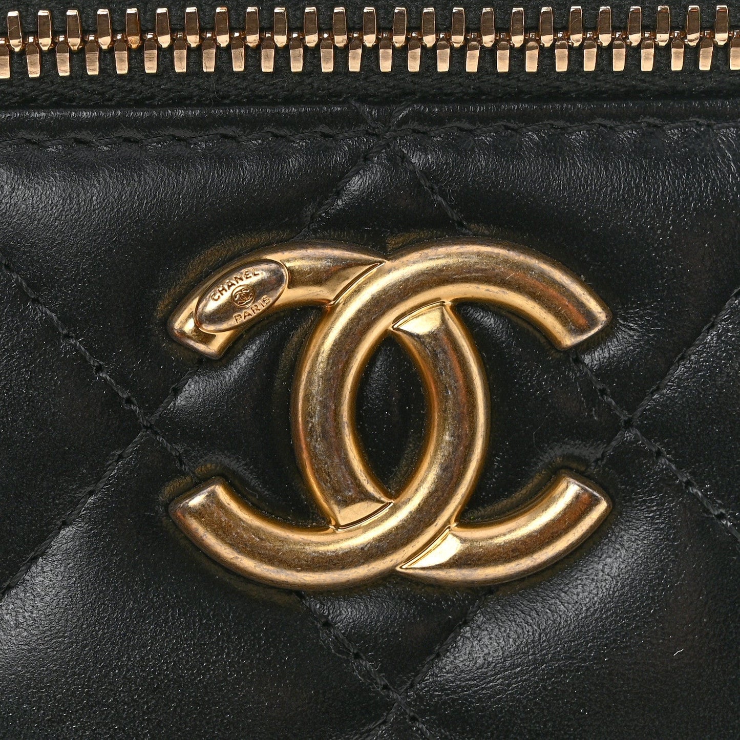 Calfskin Quilted Mini Perfect Fit Vanity Case With Chain Black