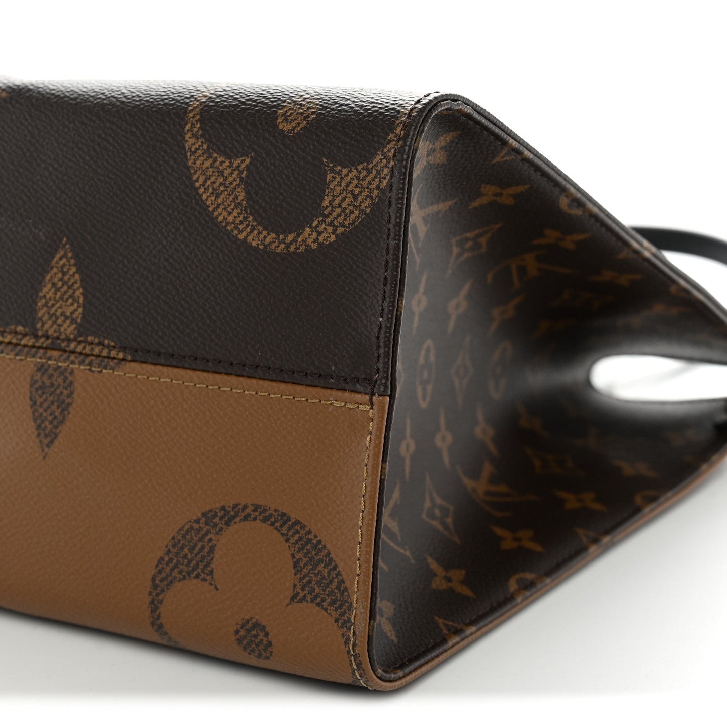 Reverse Monogram Giant Onthego MM