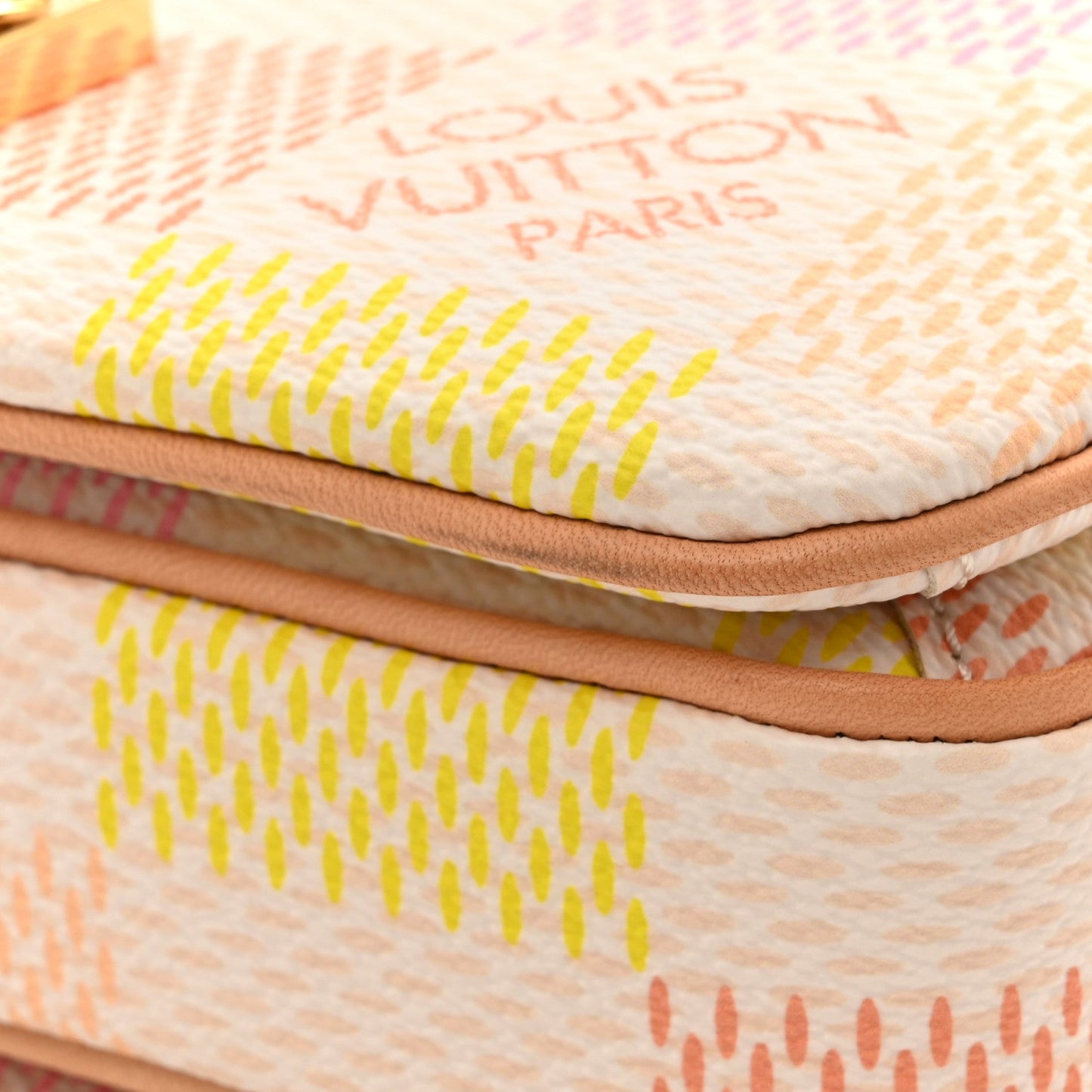Damier Giant Pochette Metis East West Peach