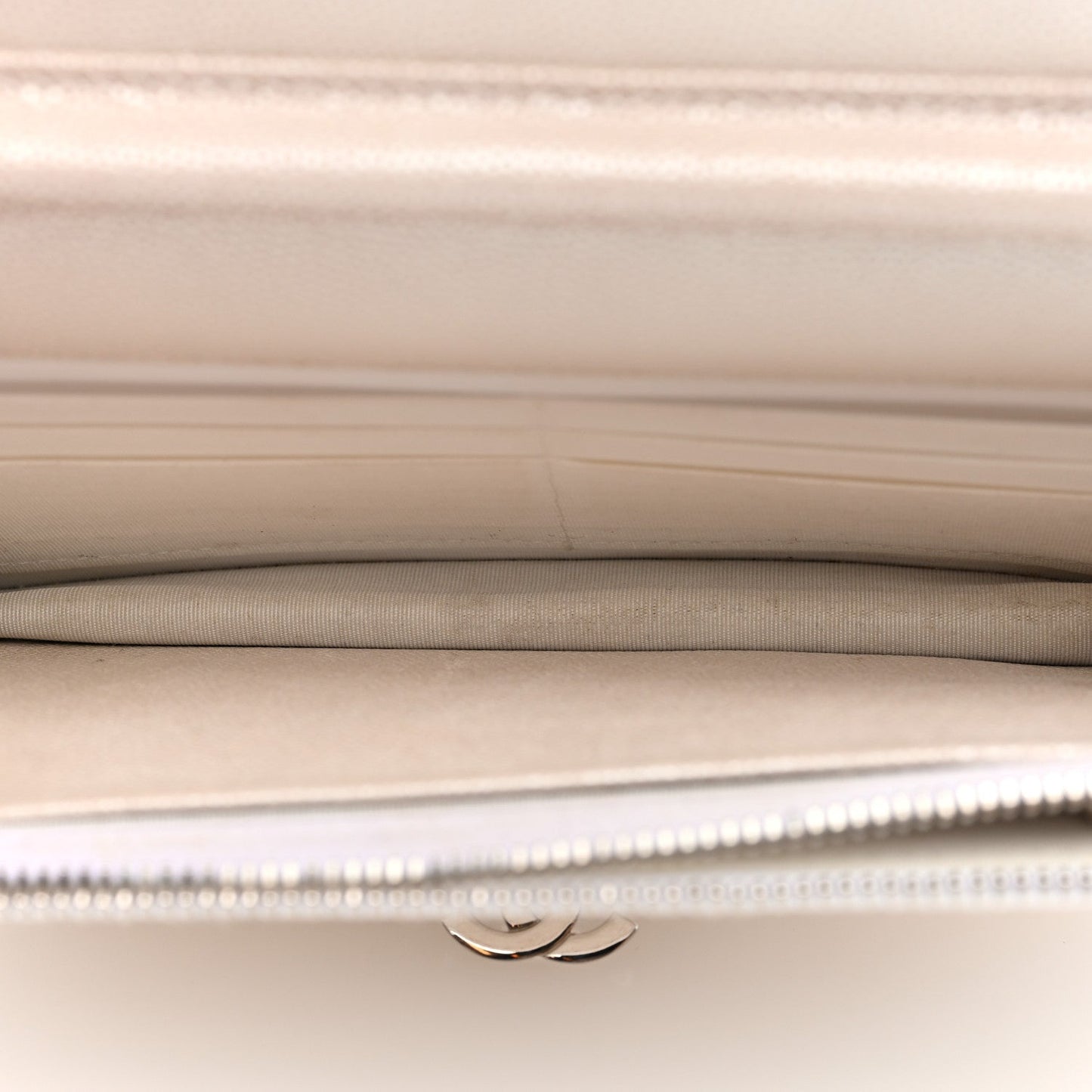 Iridescent Caviar Quilted Golden Class Wallet On Chain WOC White