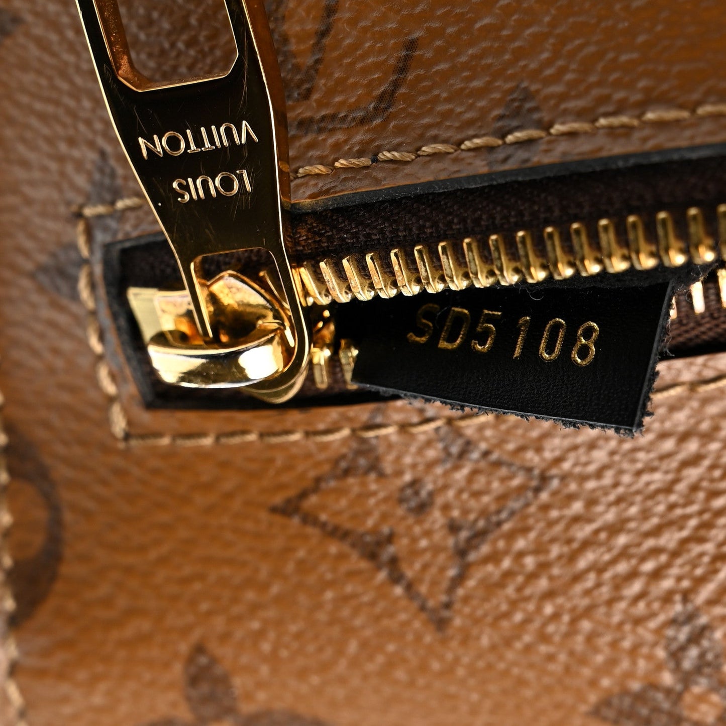 Reverse Monogram Pochette Metis