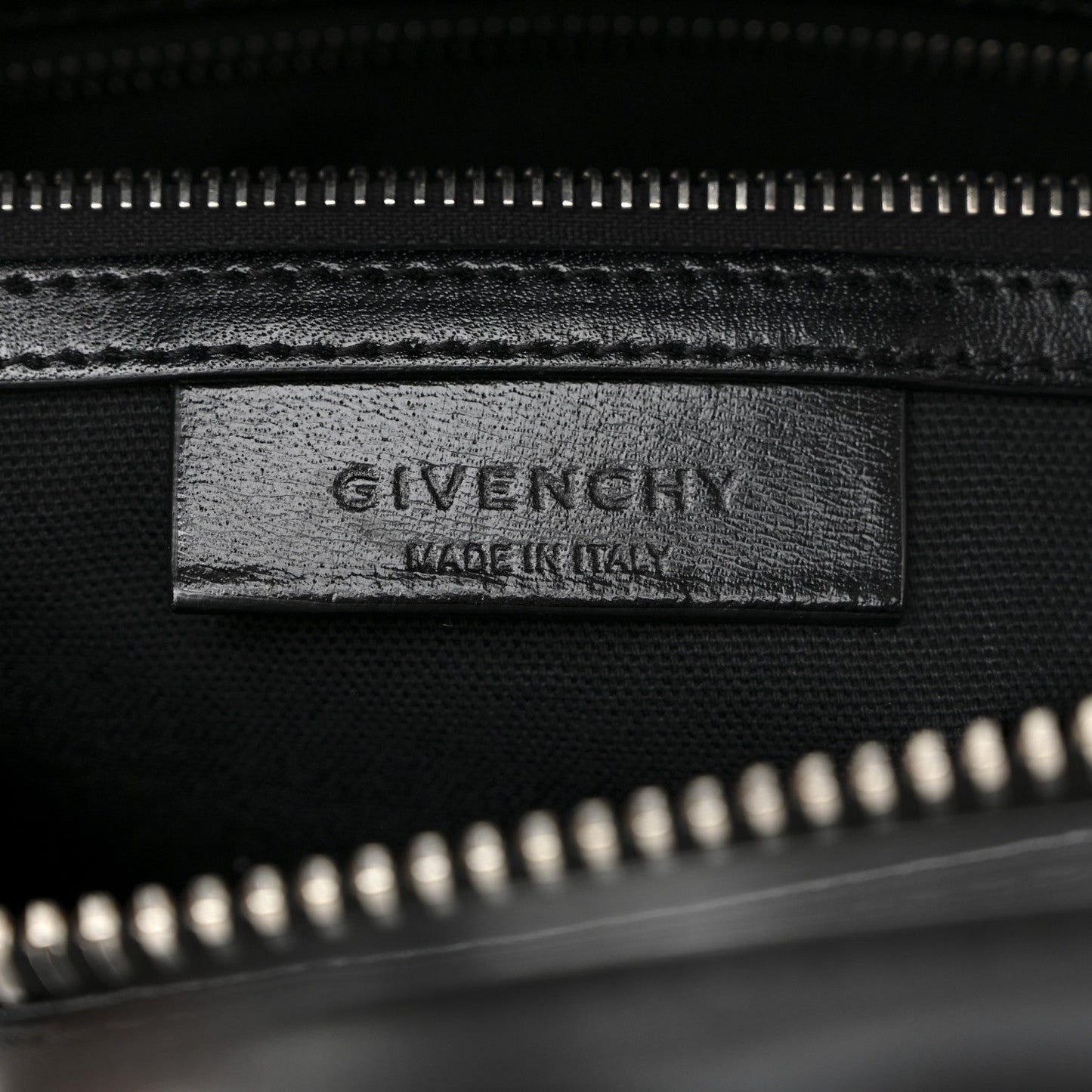 Shiny Lord Calfskin Medium Antigona Black