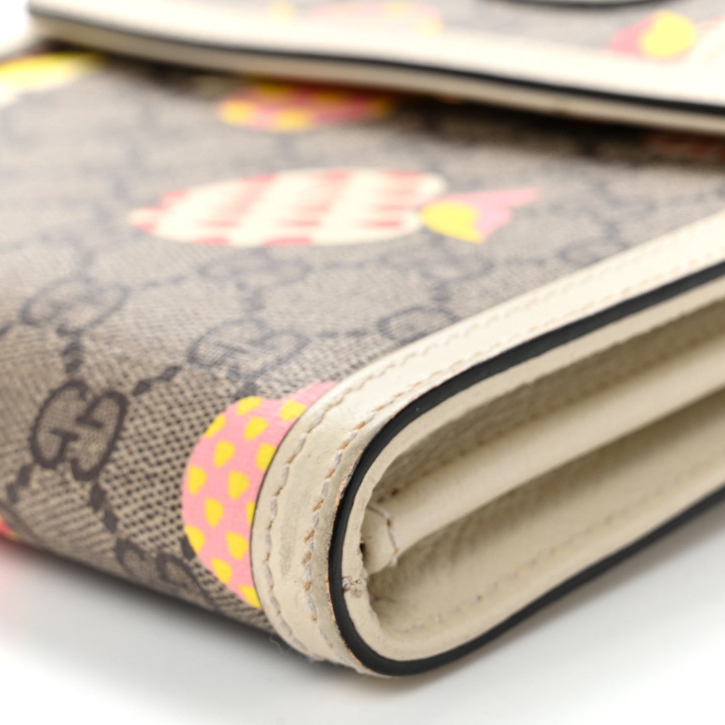 GG Supreme Monogram Les Pommes Retro Interlocking G Les Pommes Messenger Bag Beige Multicolor Mystic White