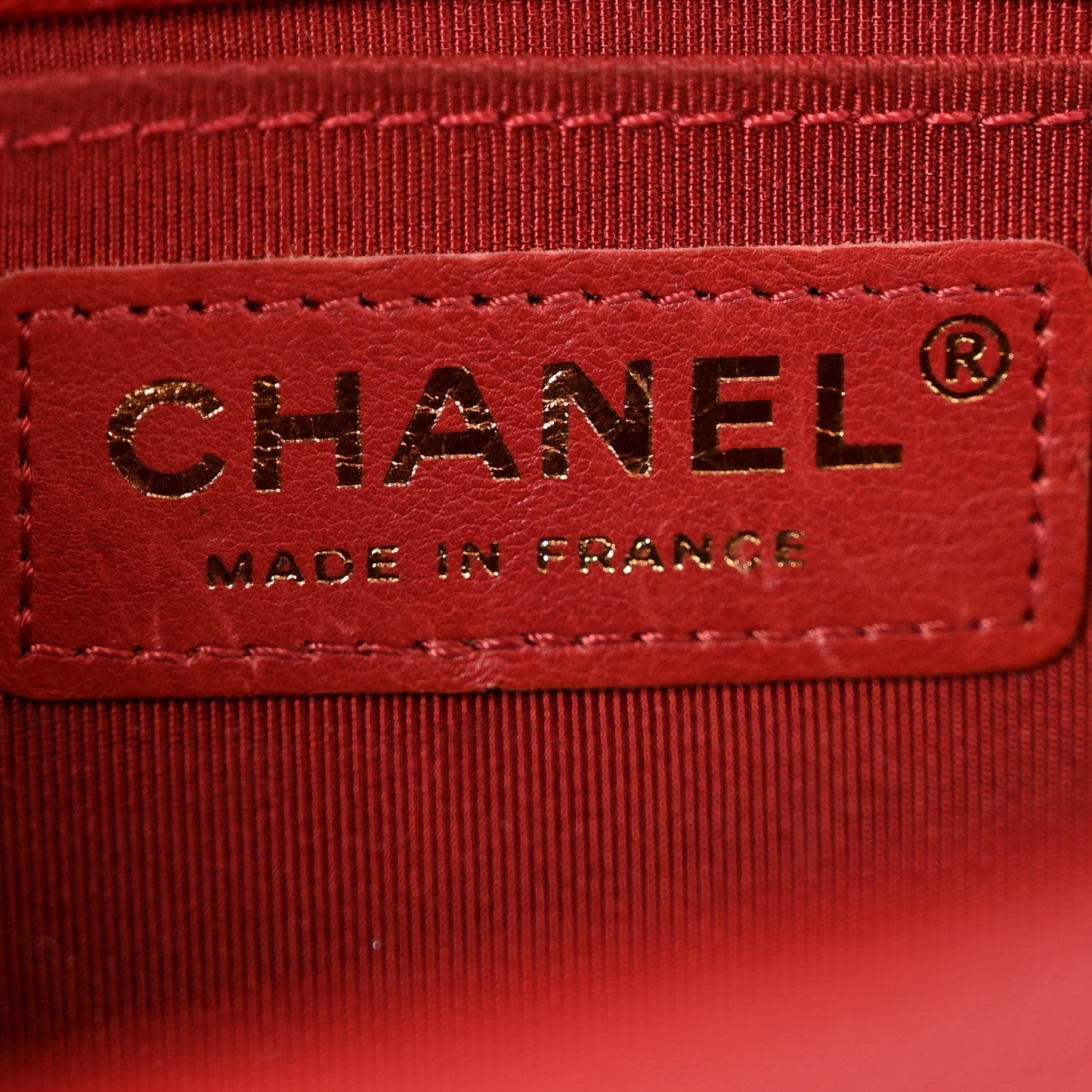 Caviar Quilted Medium Boy Flap Red
