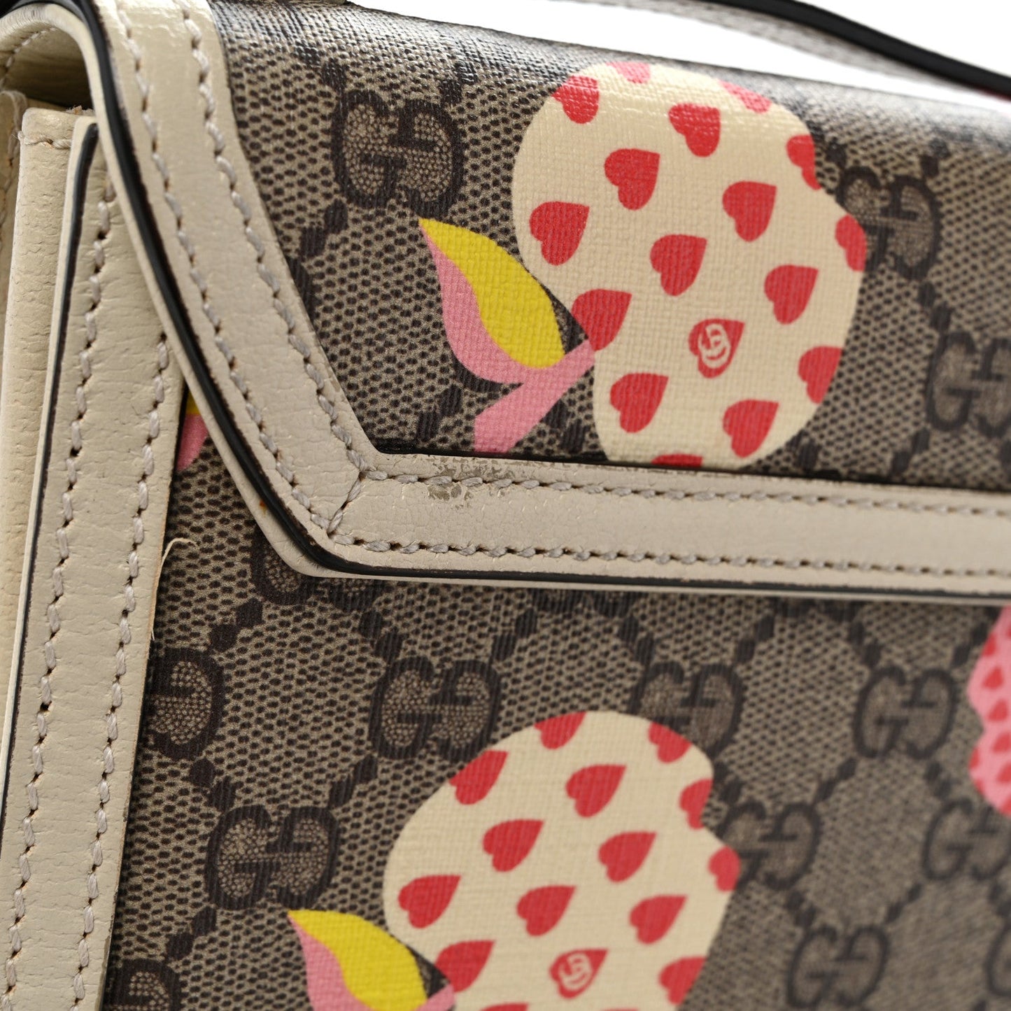 GG Supreme Monogram Les Pommes Retro Interlocking G Les Pommes Messenger Bag Beige Multicolor Mystic White