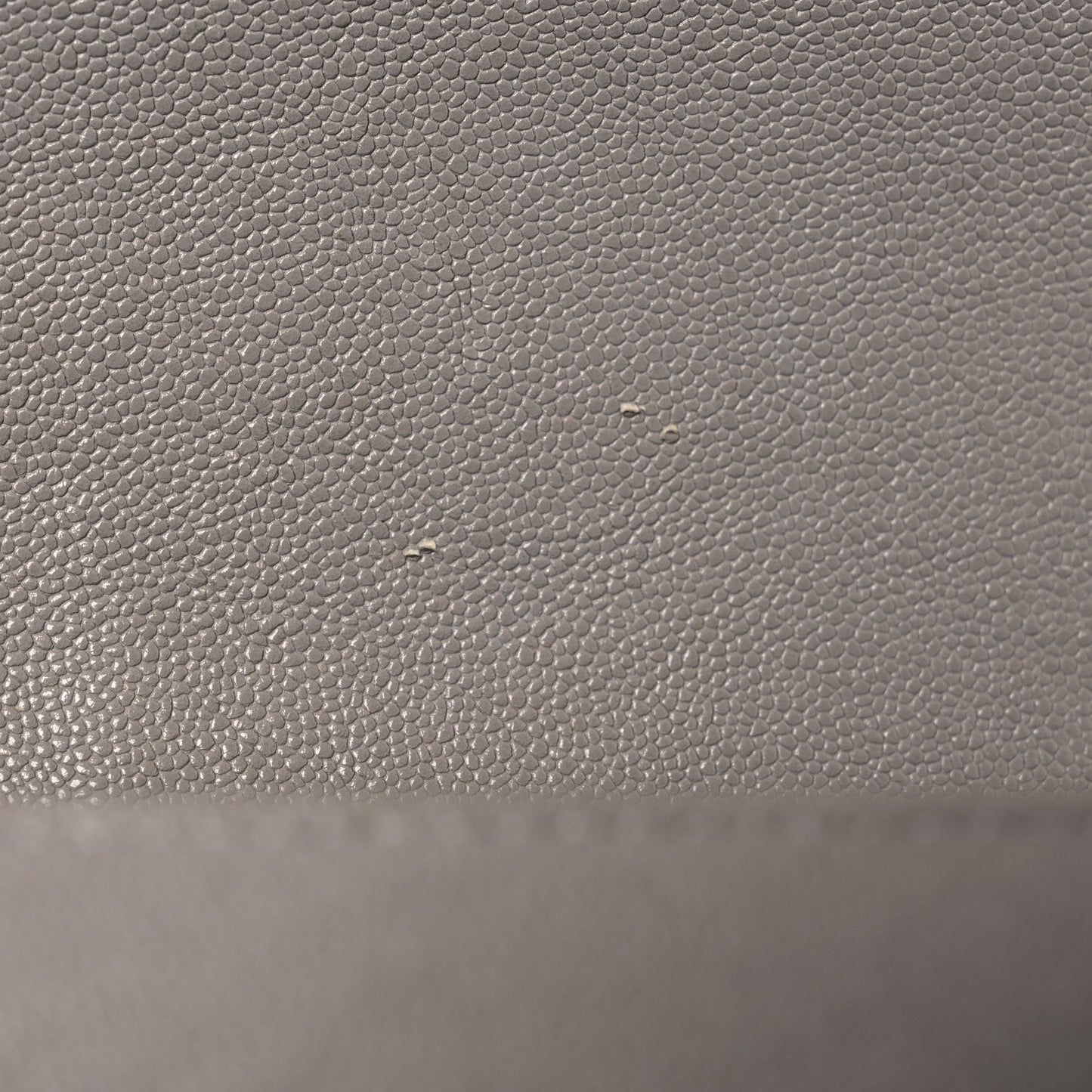 Caviar Quilted Medium Boy Flap Light Grey