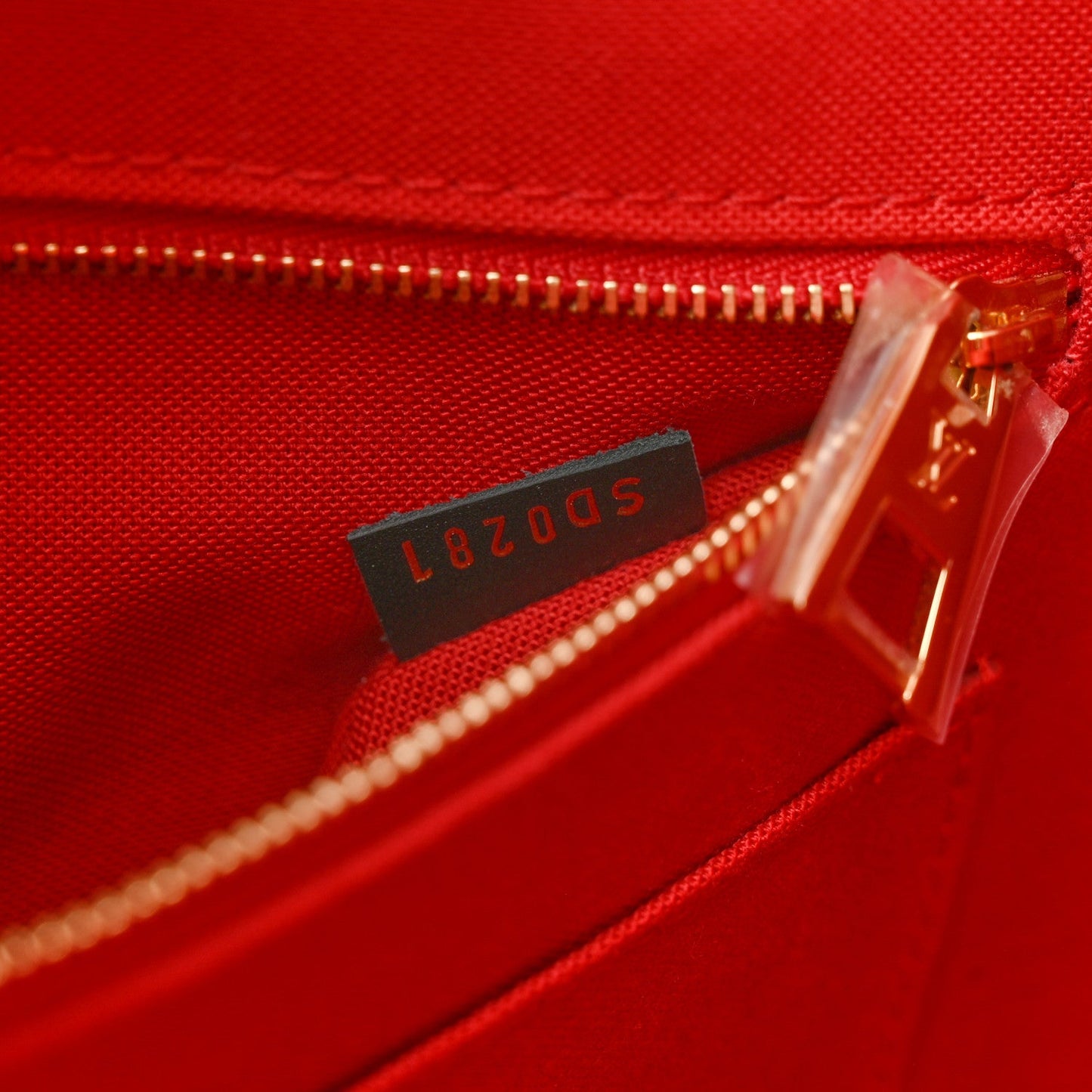 Reverse Monogram Giant Onthego MM