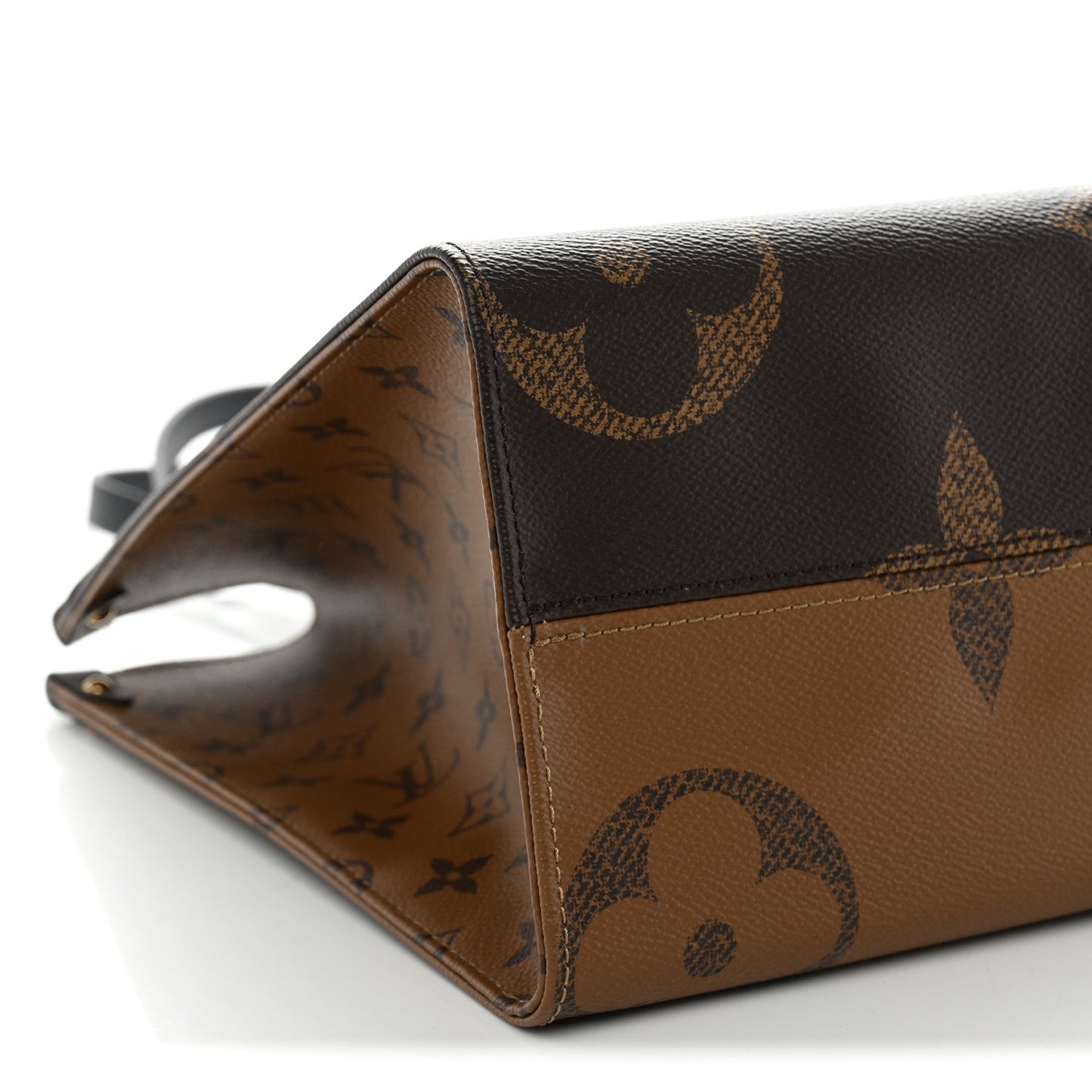 Reverse Monogram Giant Onthego MM