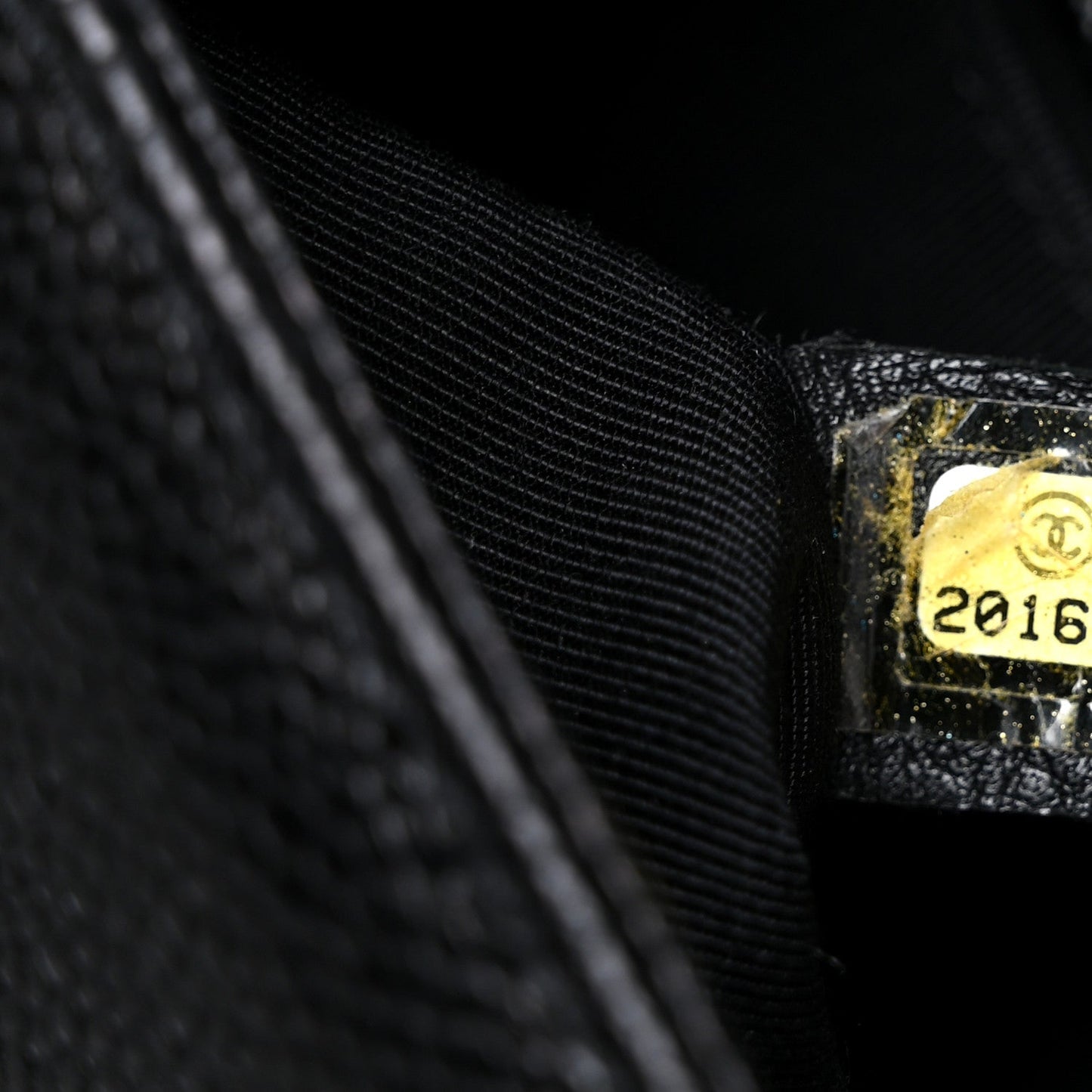 Caviar Quilted Medium Boy Flap Black