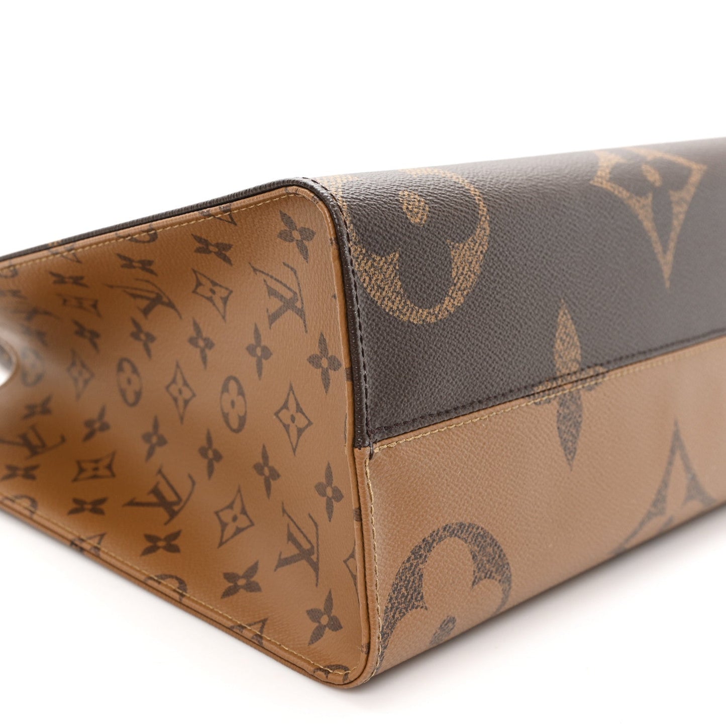 Reverse Monogram Giant Onthego MM