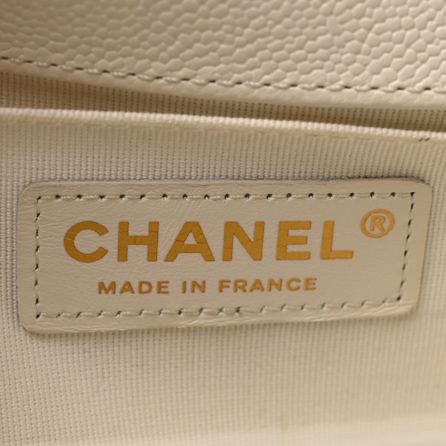 Caviar Quilted Medium Boy Flap White