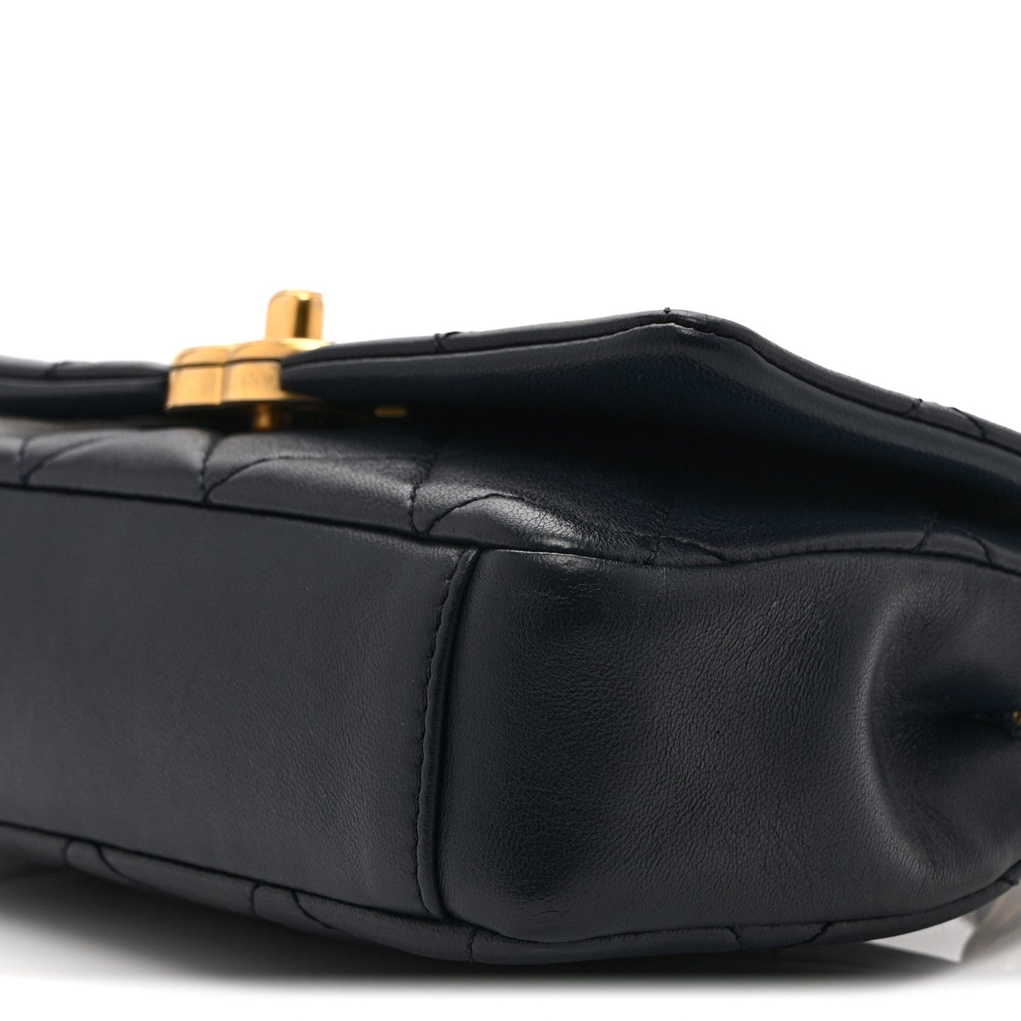 Shiny Lambskin Small Chain Is More Flap Navy Blue