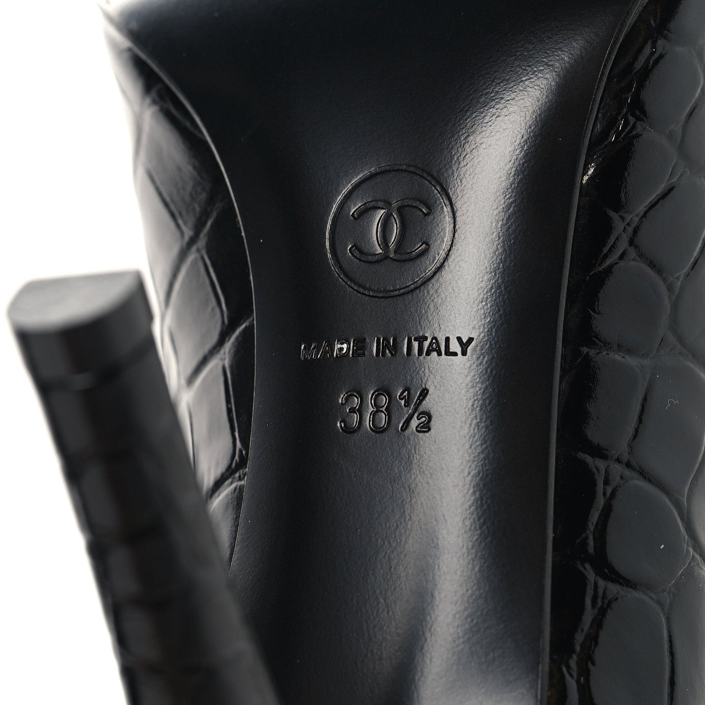 Crocodile Embossed Patent Calfskin Pumps 38.5 Black