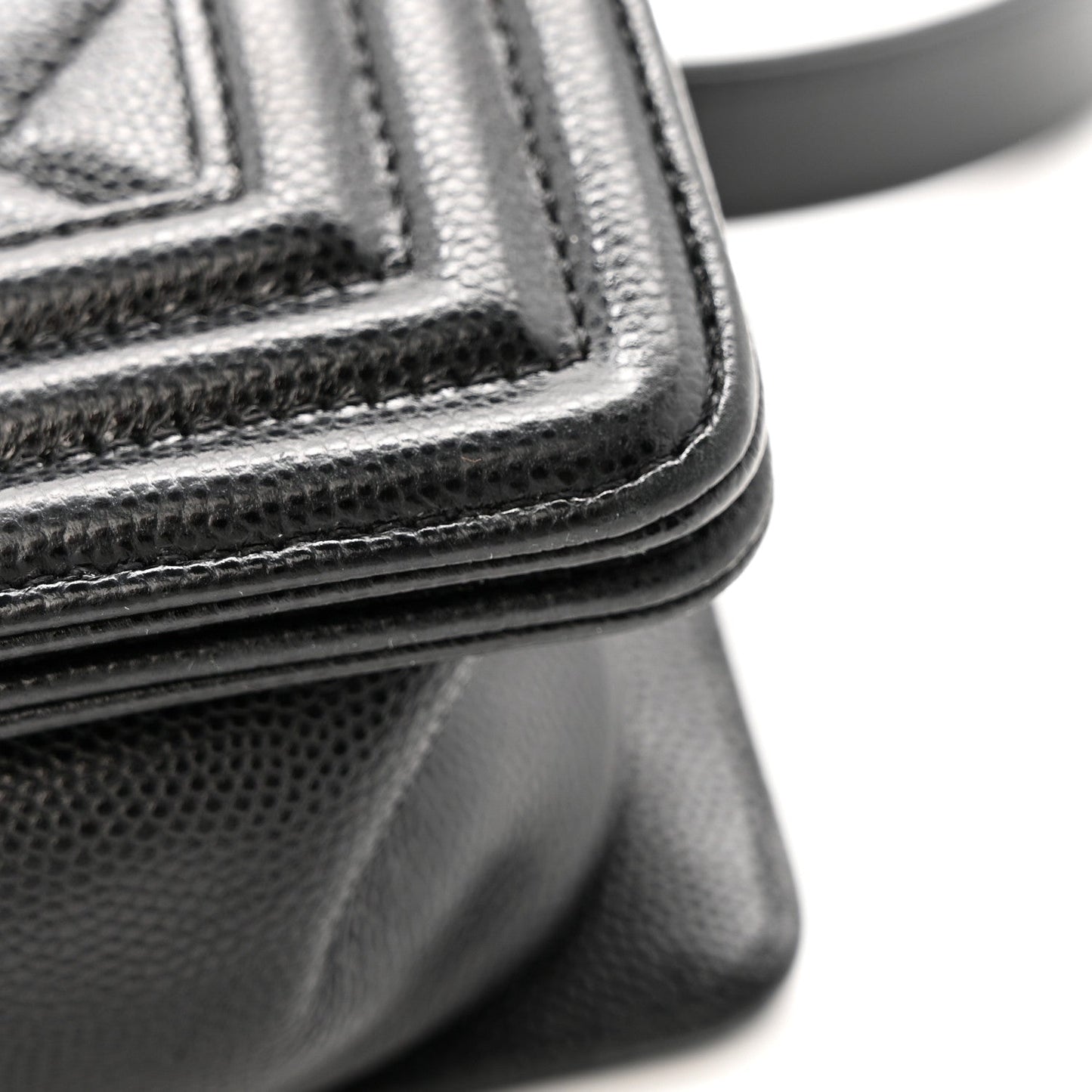 Caviar Quilted Medium Boy Flap Black