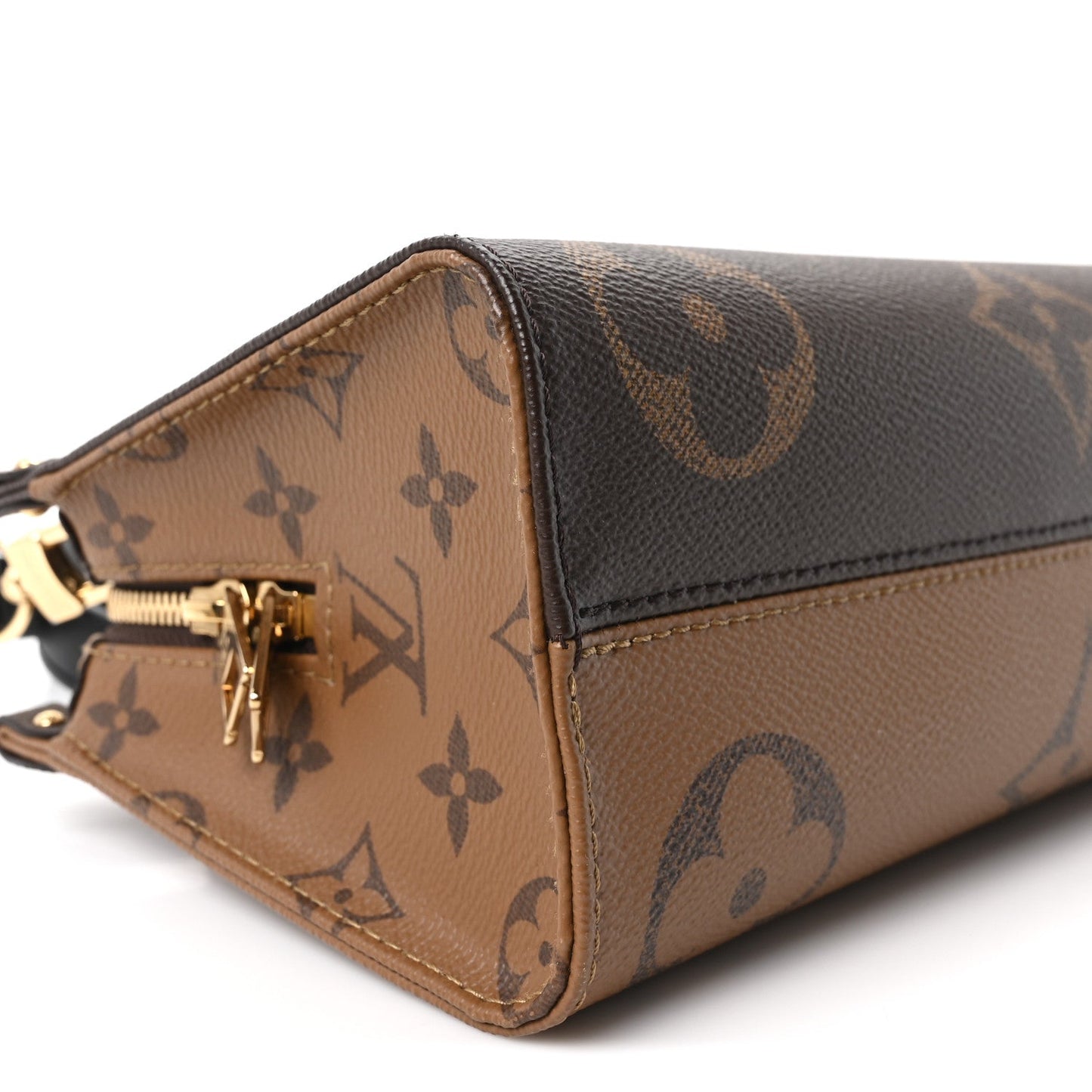 Reverse Monogram Giant OnTheGo East West Chain