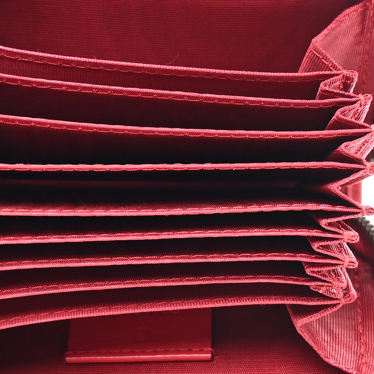 Calfskin Matelasse GG Marmont Zip Around Card Case Hibiscus Red