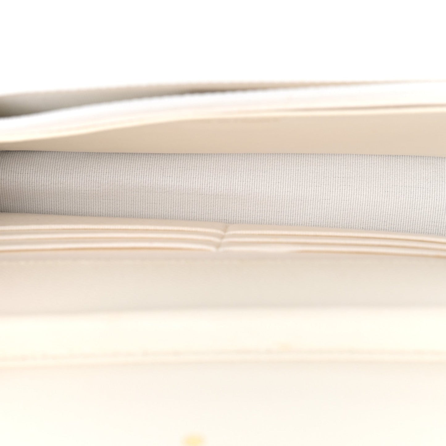 Caviar Quilted Wallet on Chain WOC White