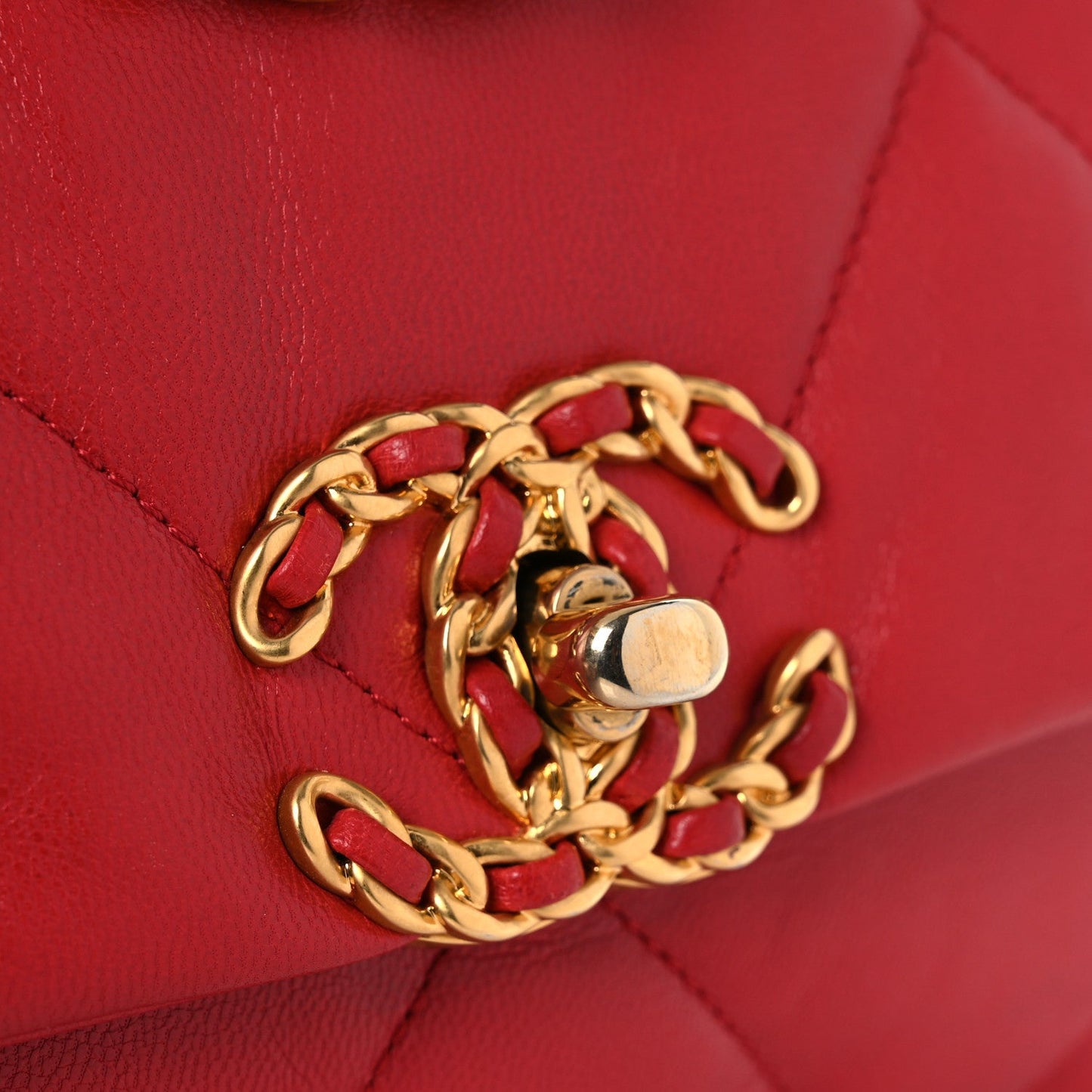 Lambskin Quilted Medium Chanel 19 Flap Red